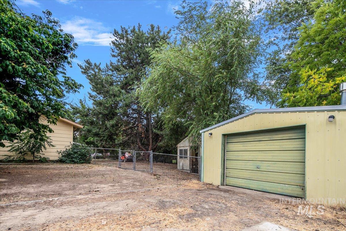 3621 N Cloverdale Rd