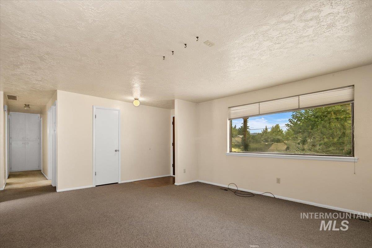 3621 N Cloverdale Rd