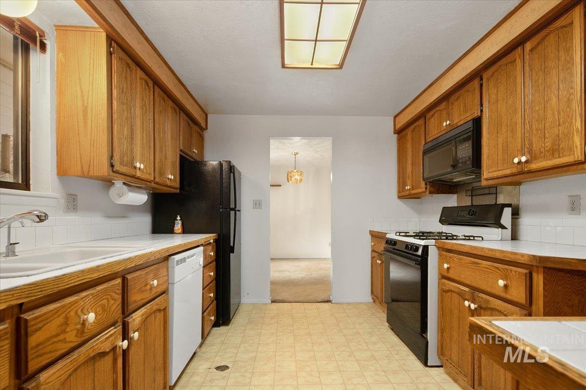 3621 N Cloverdale Rd