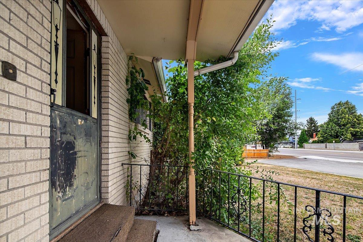 3621 N Cloverdale Rd