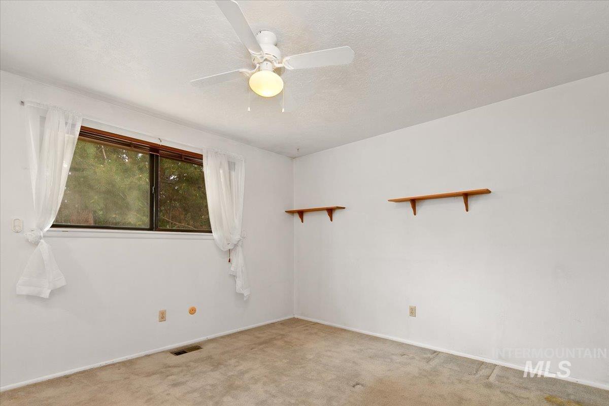 3621 N Cloverdale Rd