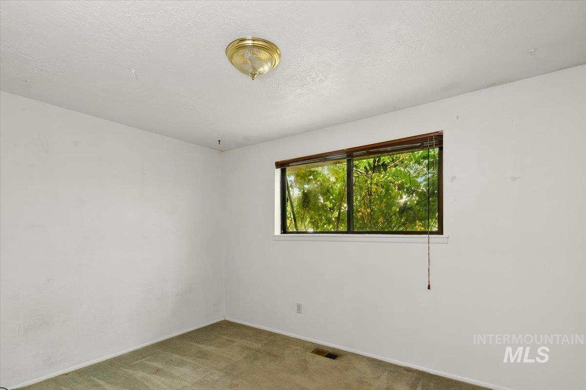 3621 N Cloverdale Rd