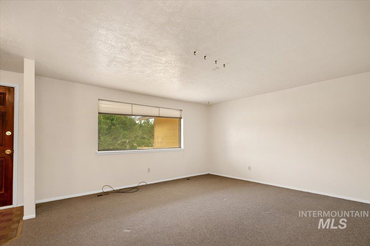 3621 N Cloverdale Rd