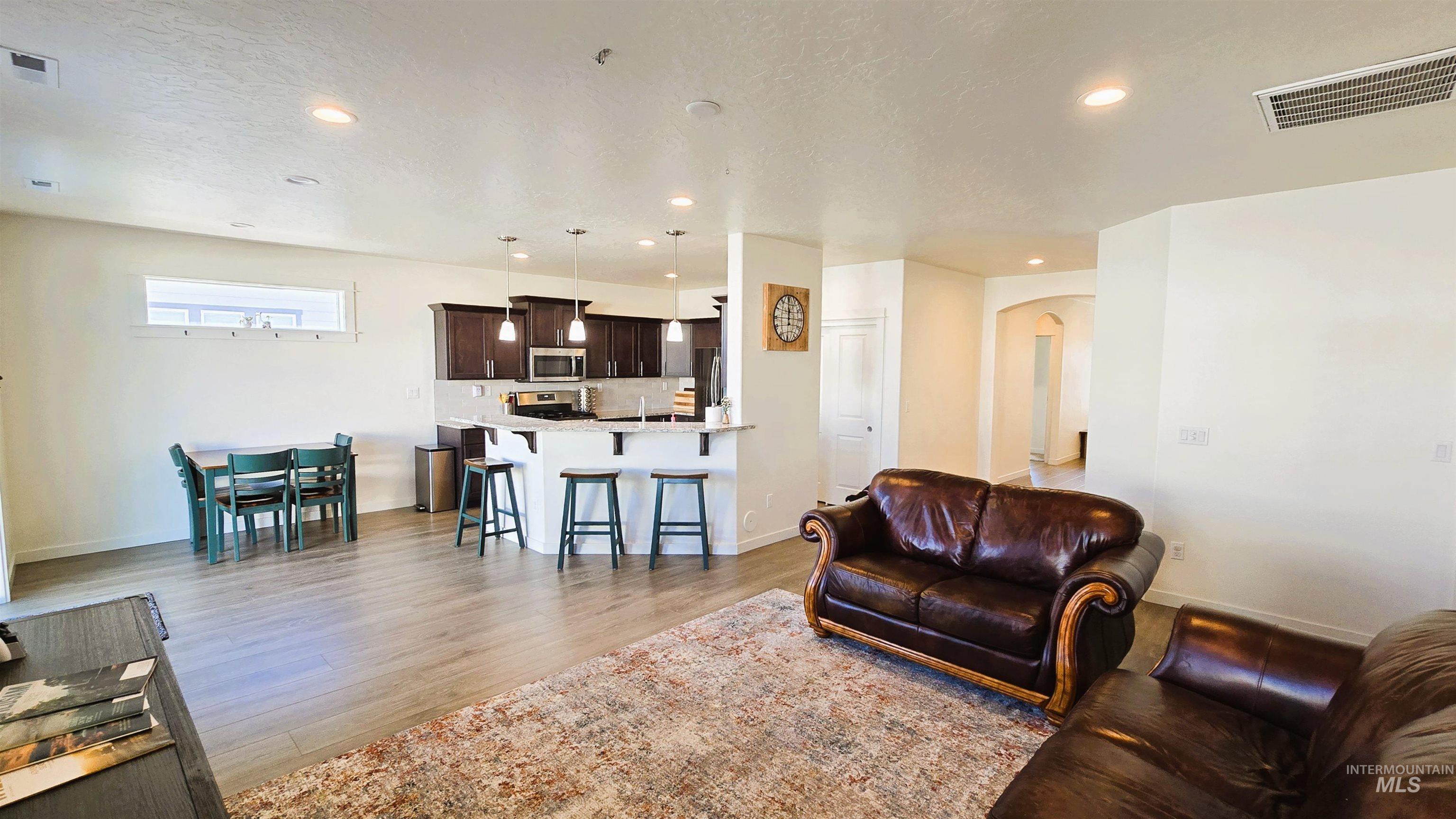 6182 W Los Flores Drive