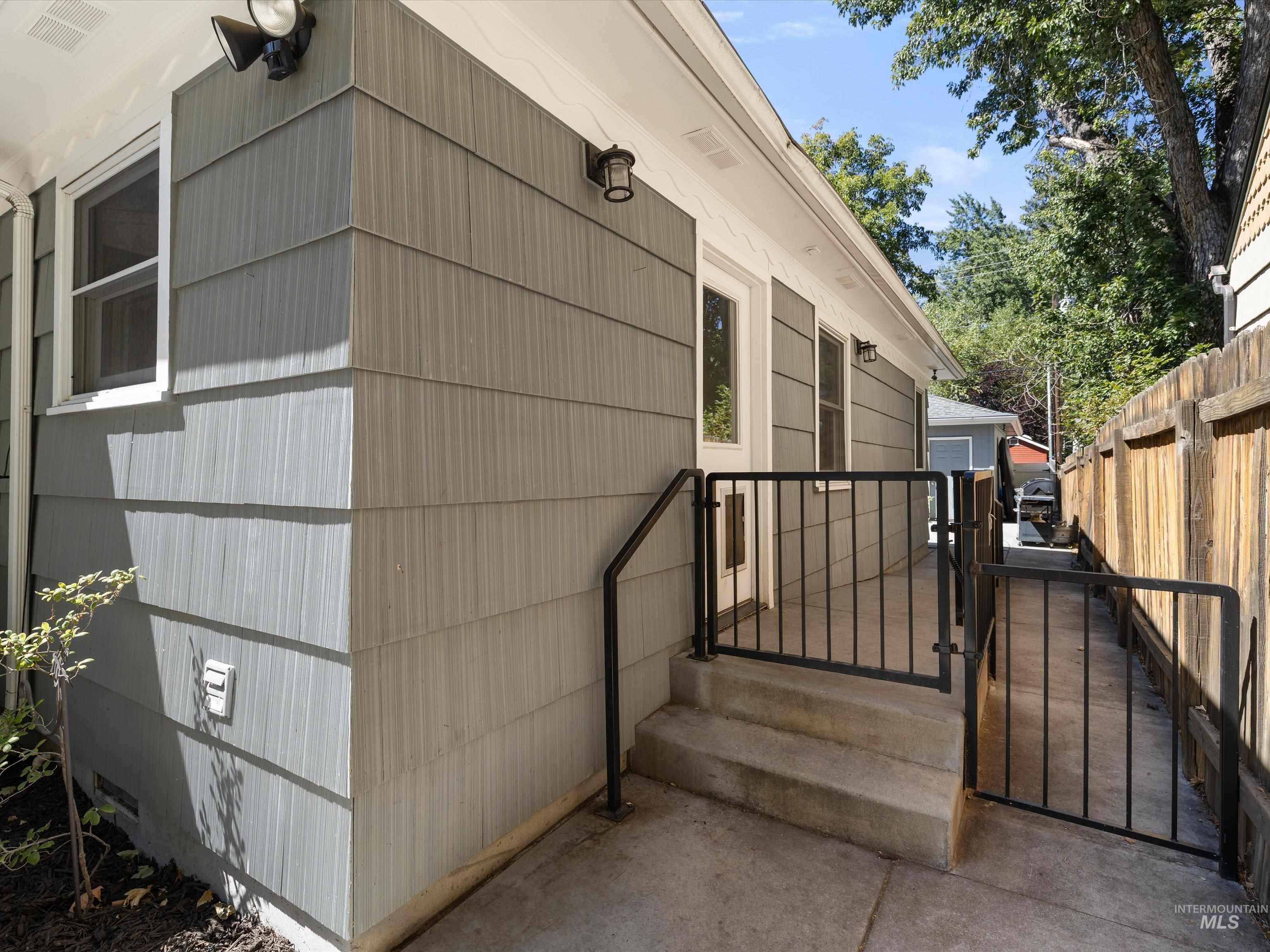 1811 N 14th