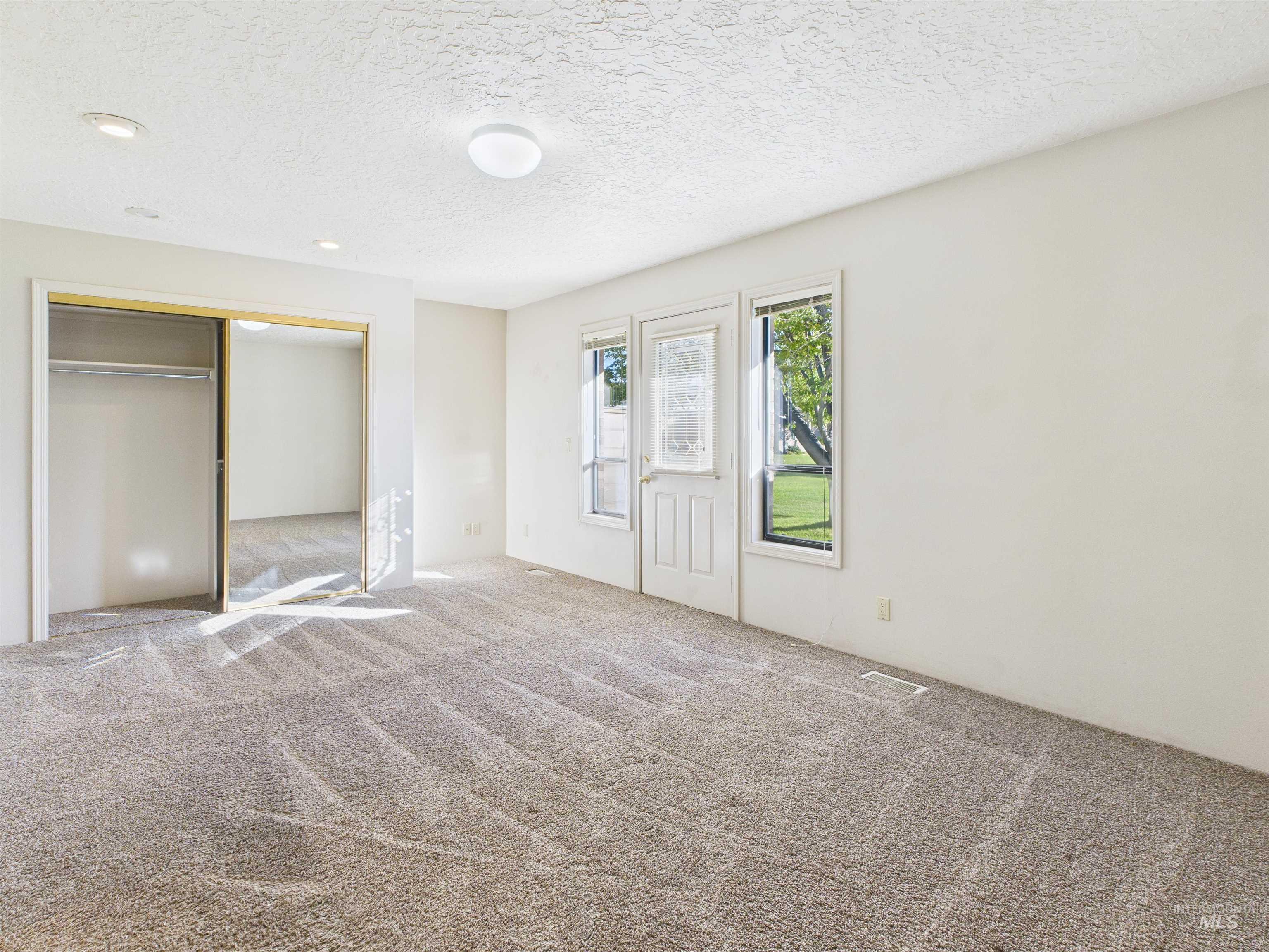 25 River Run Estates