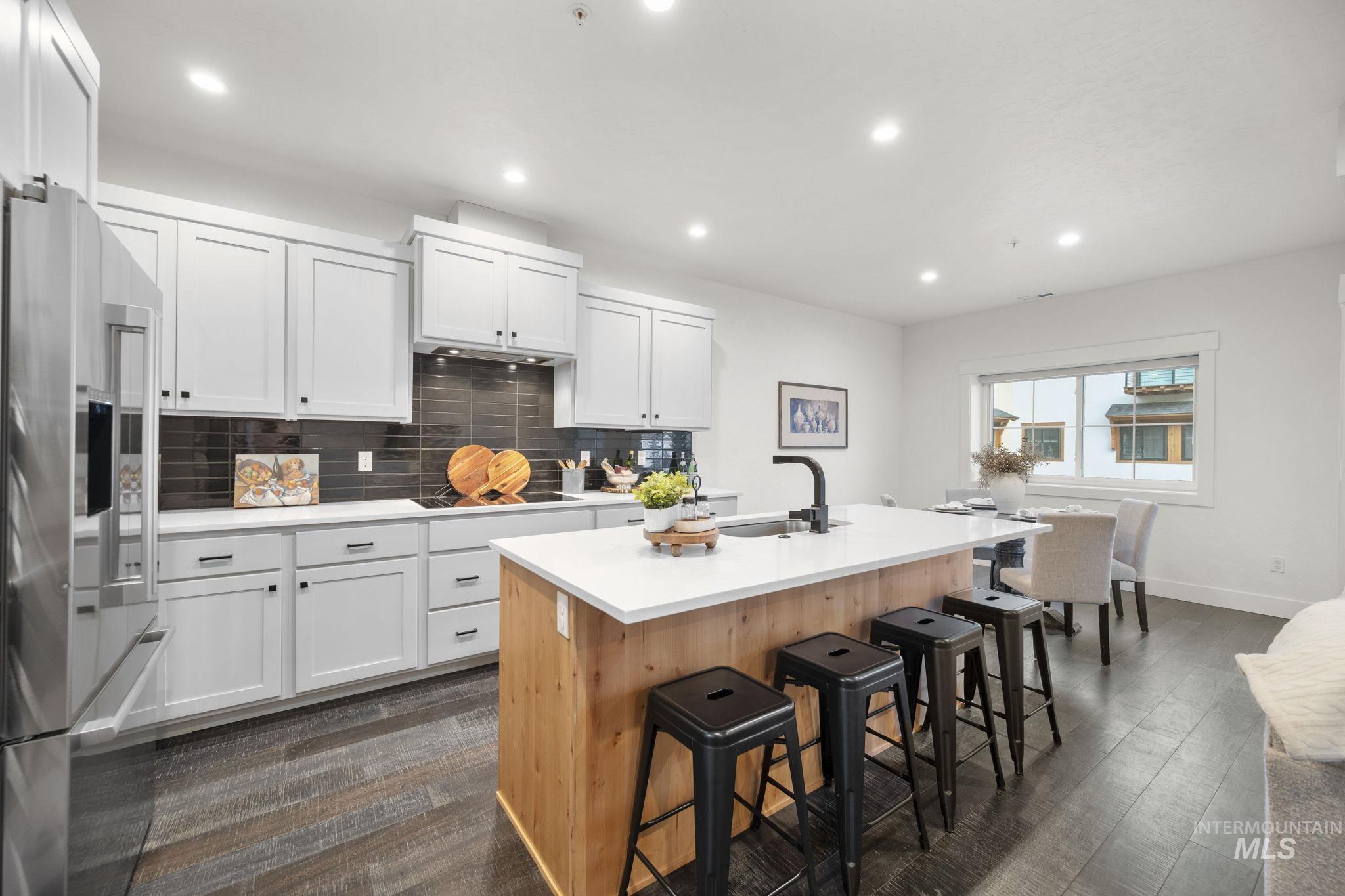 429 E Water Pocket Ln