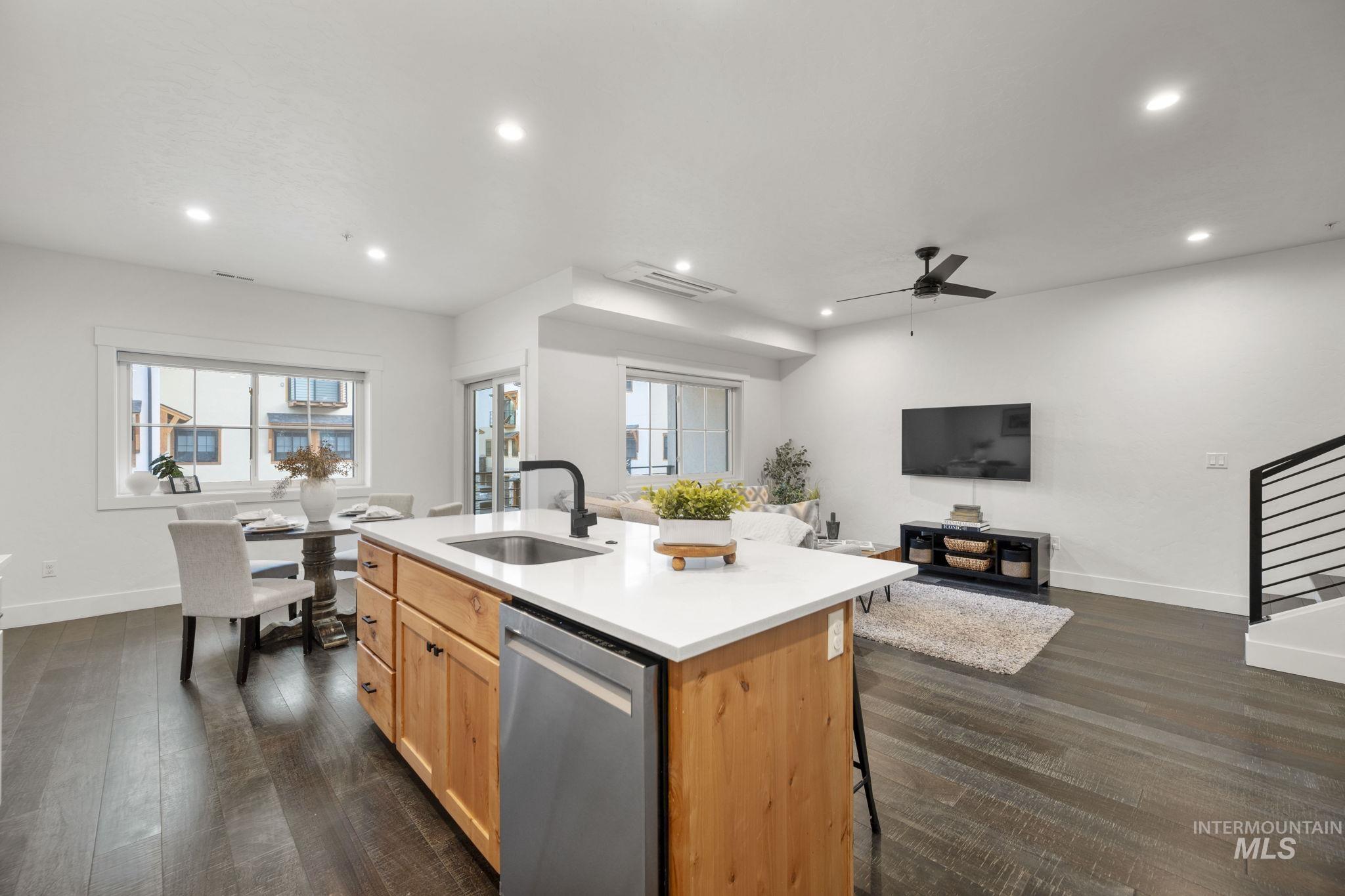 429 E Water Pocket Ln