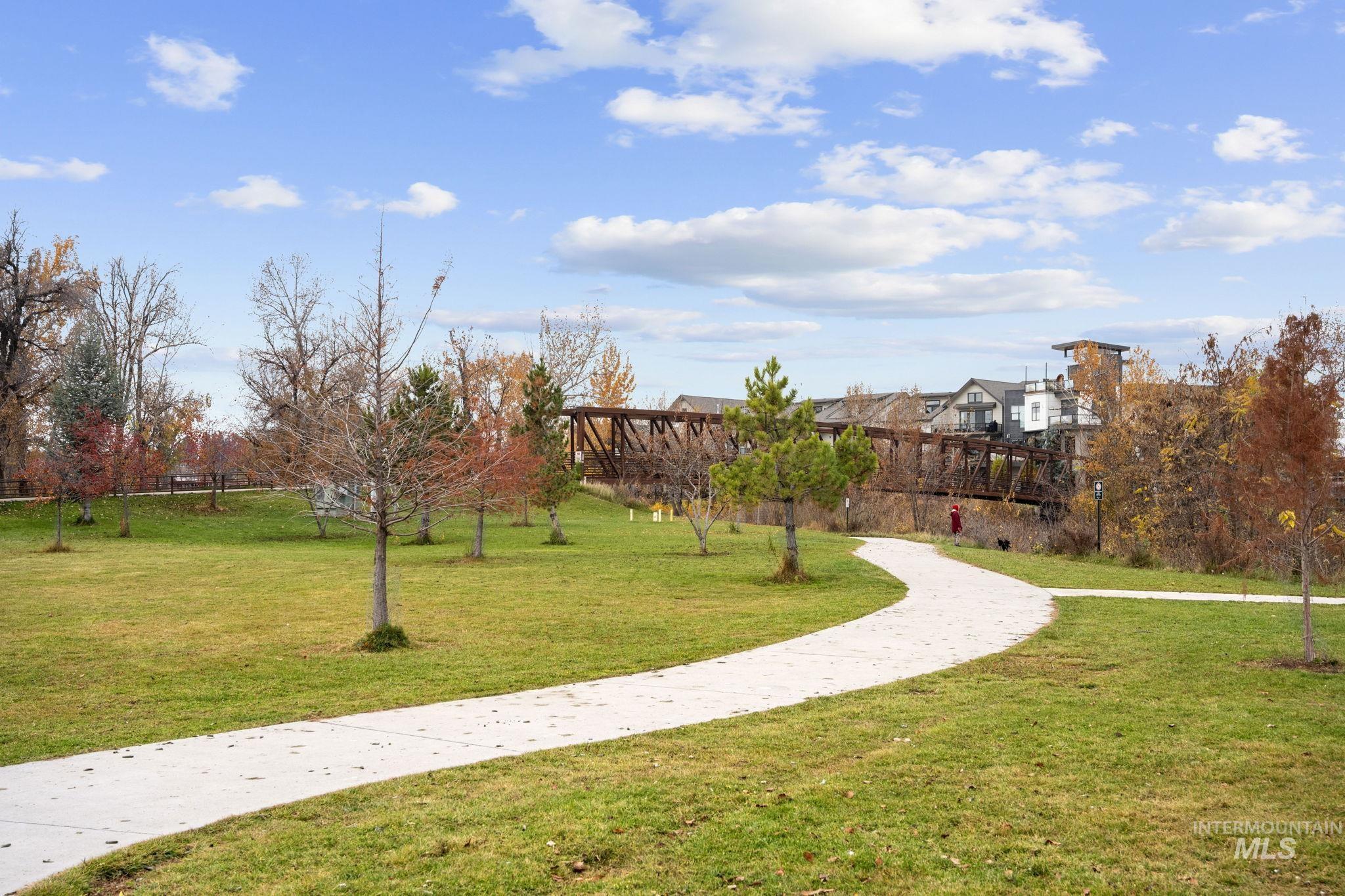 429 E Water Pocket Ln