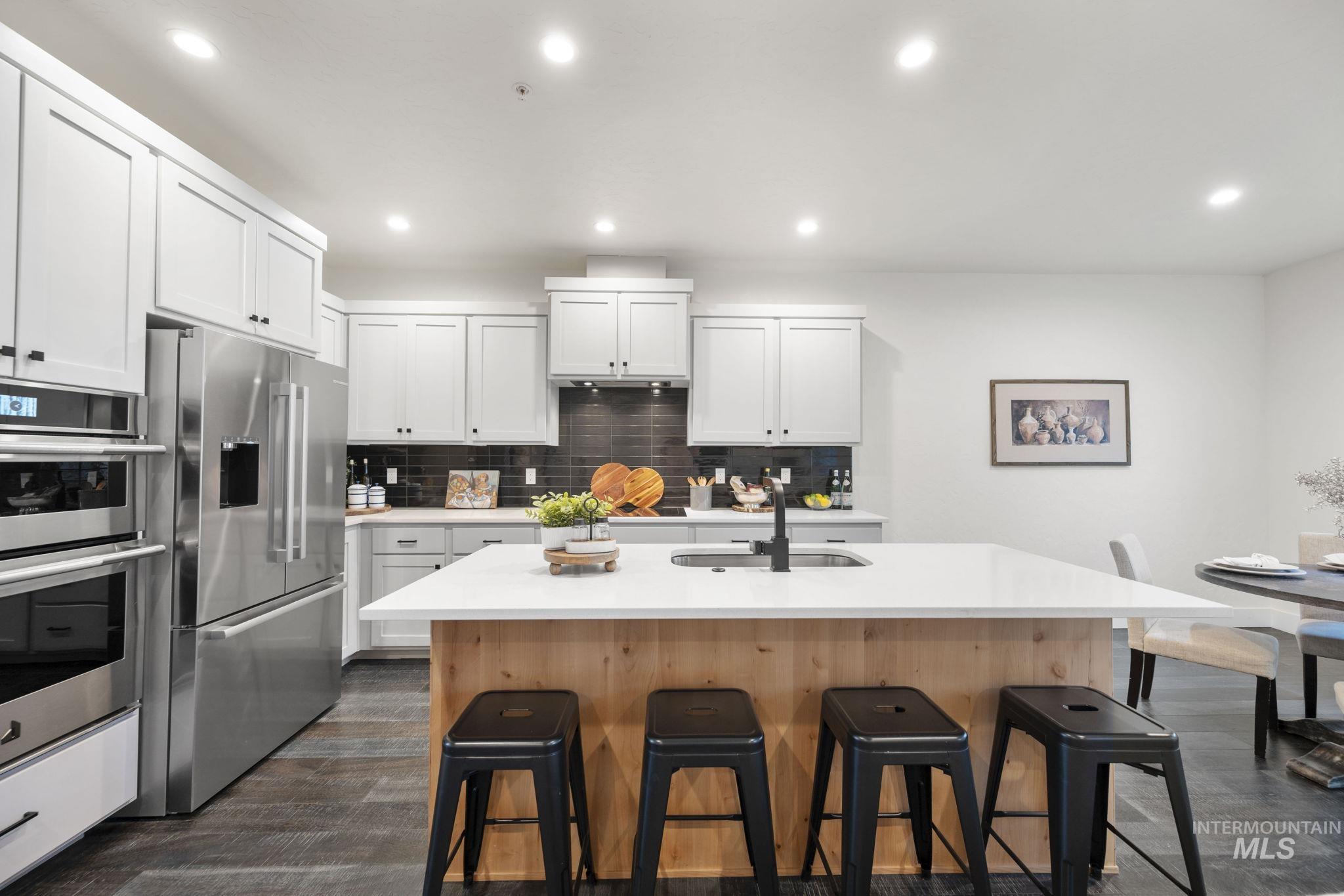 429 E Water Pocket Ln