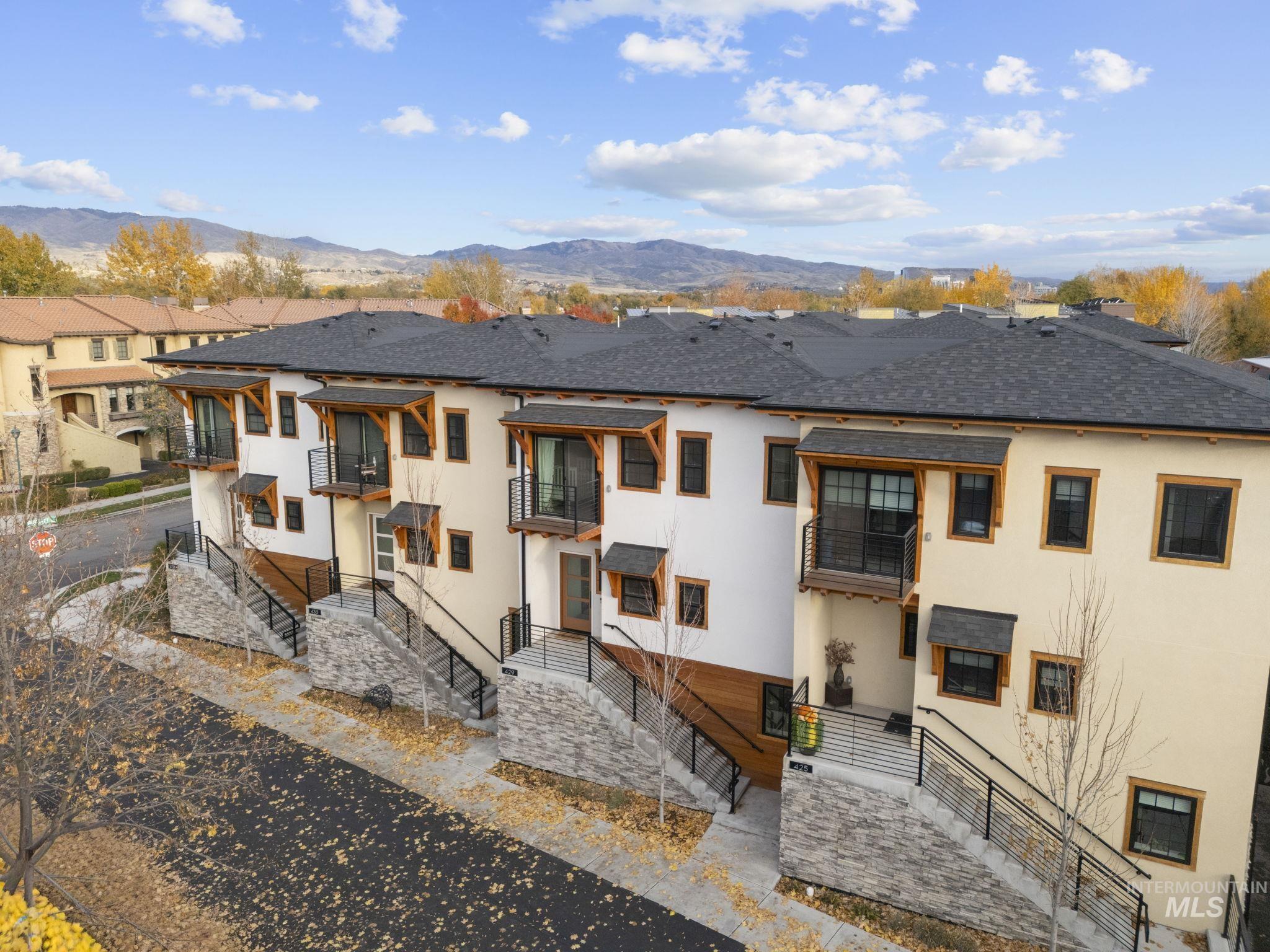 429 E Water Pocket Ln