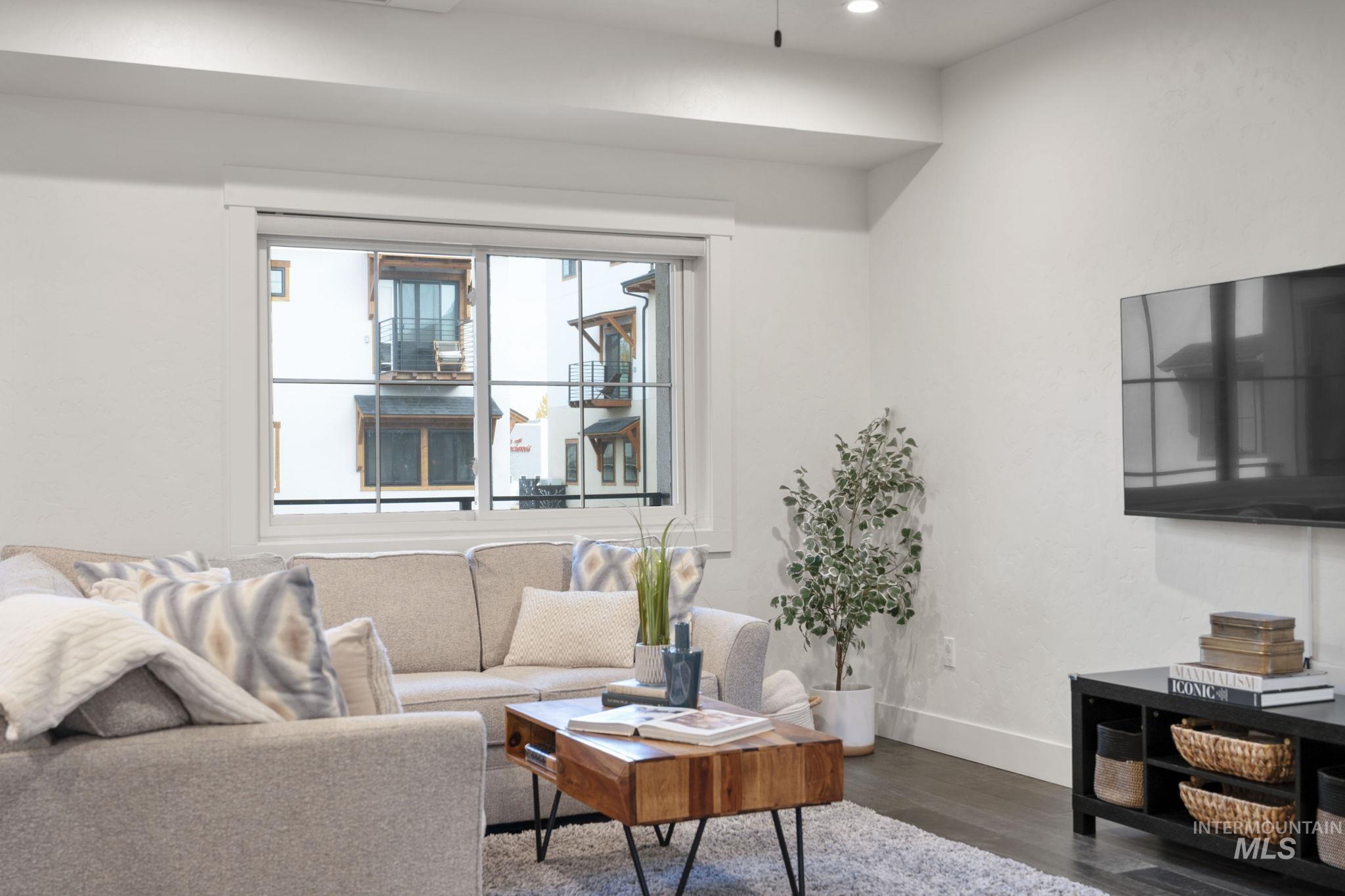 429 E Water Pocket Ln