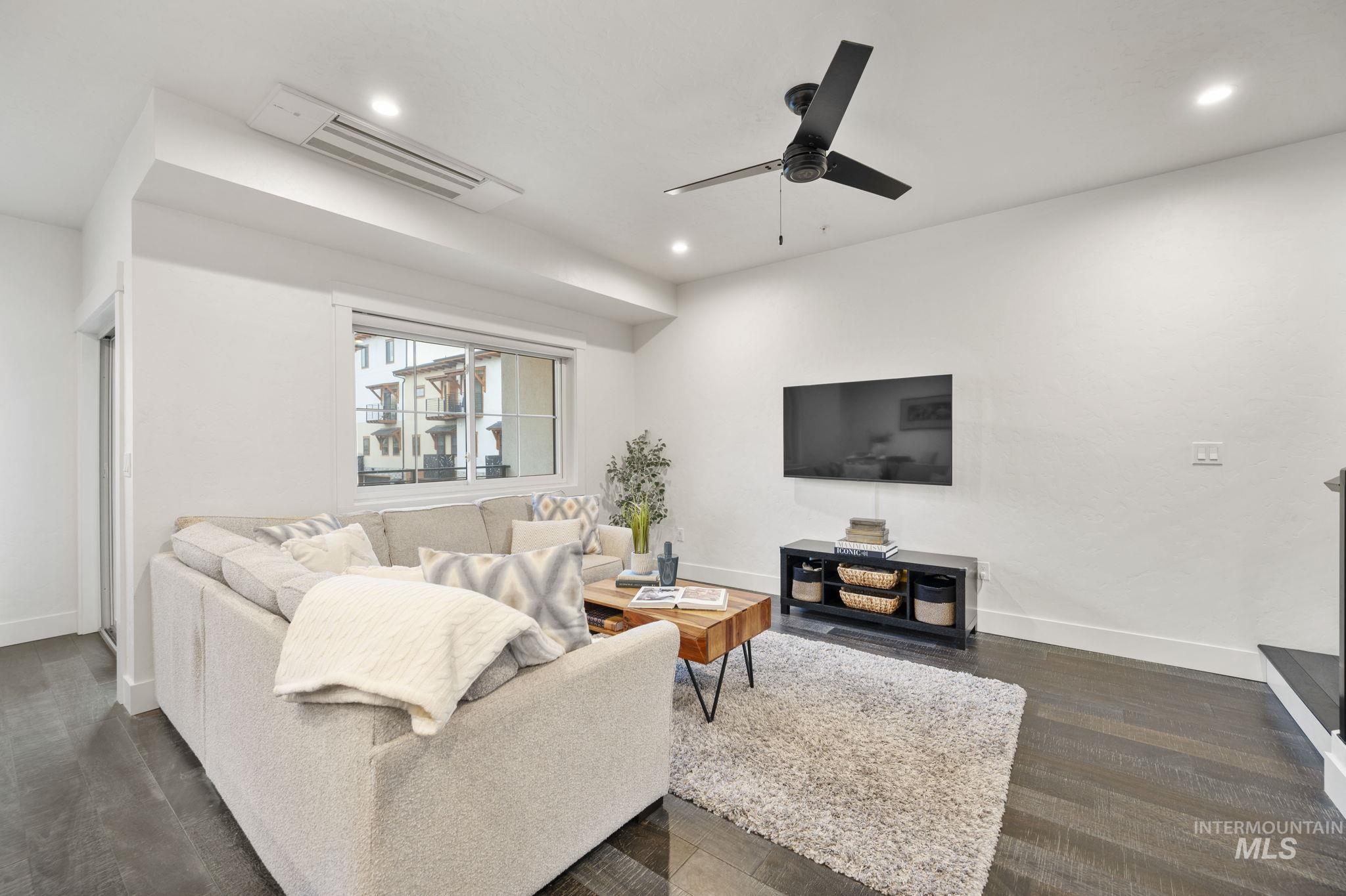 429 E Water Pocket Ln