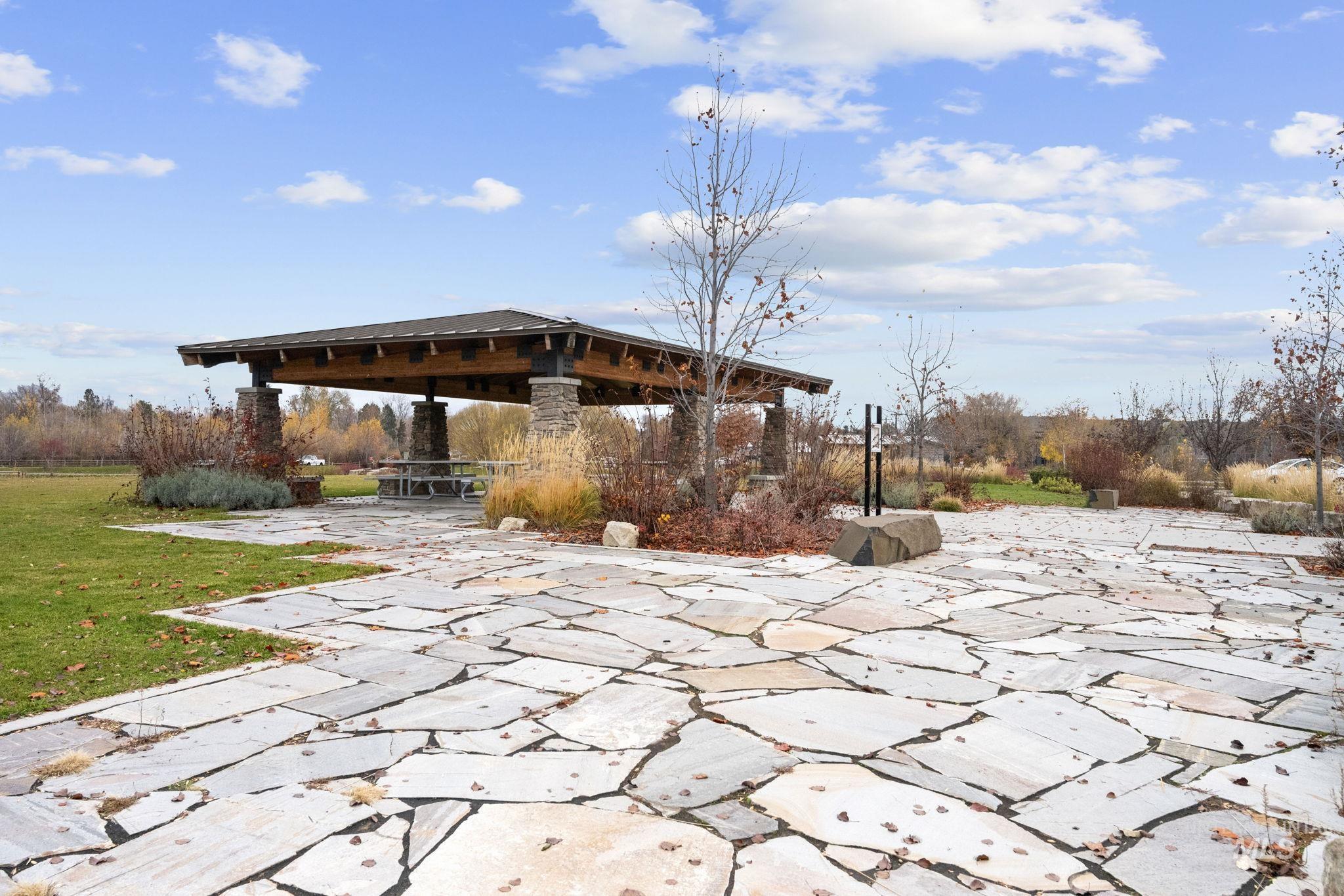 429 E Water Pocket Ln