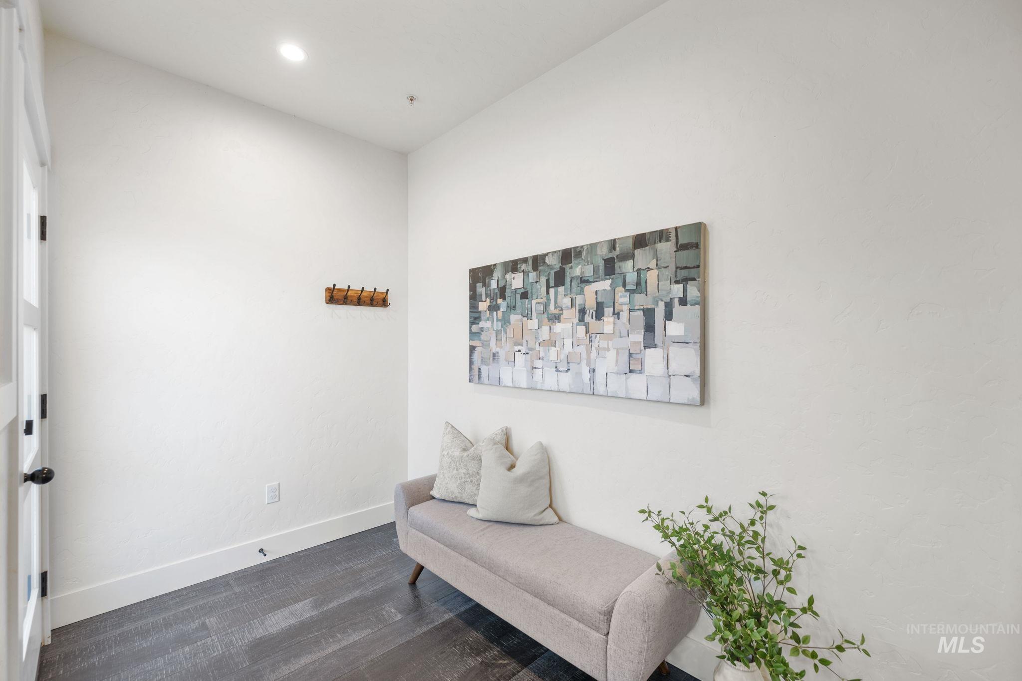 429 E Water Pocket Ln