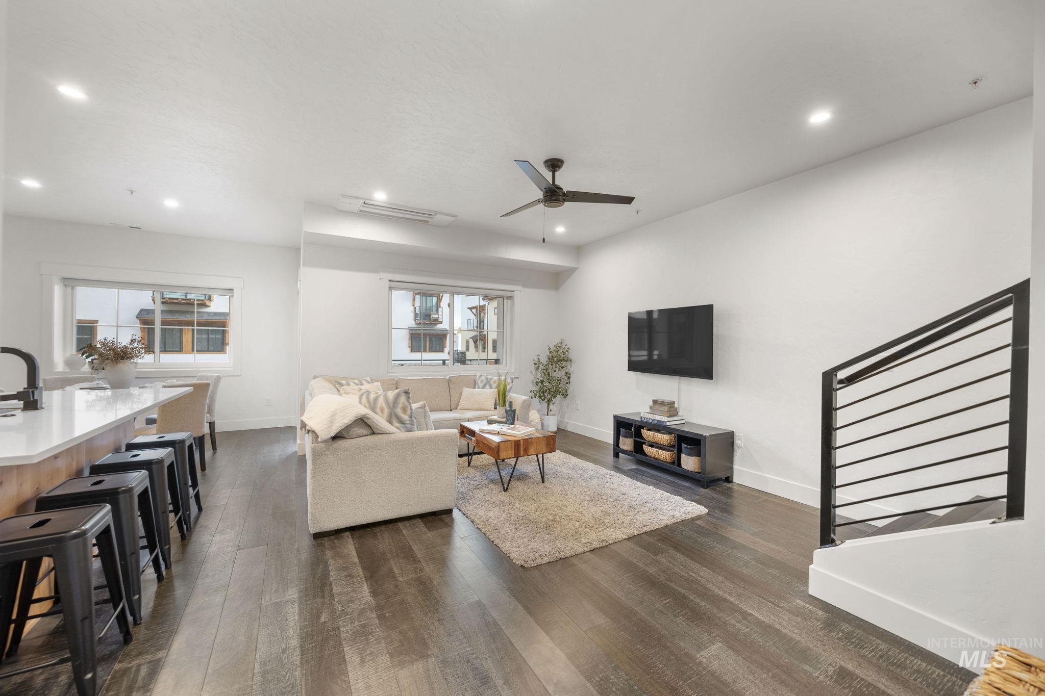 429 E Water Pocket Ln