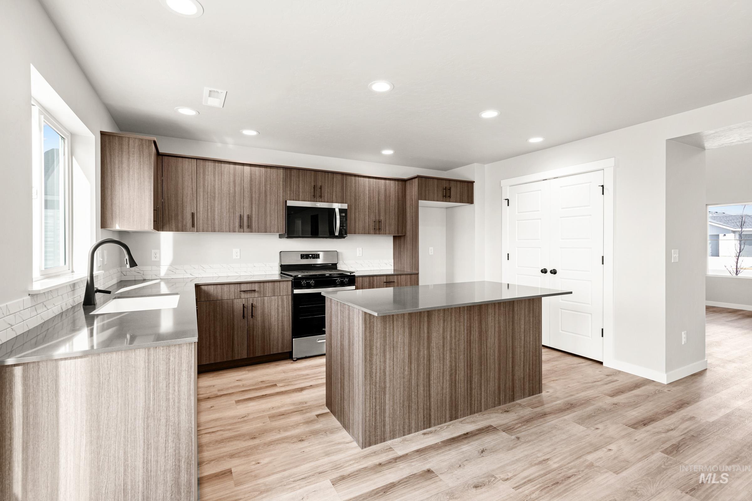 18447 N Sweet William Ave