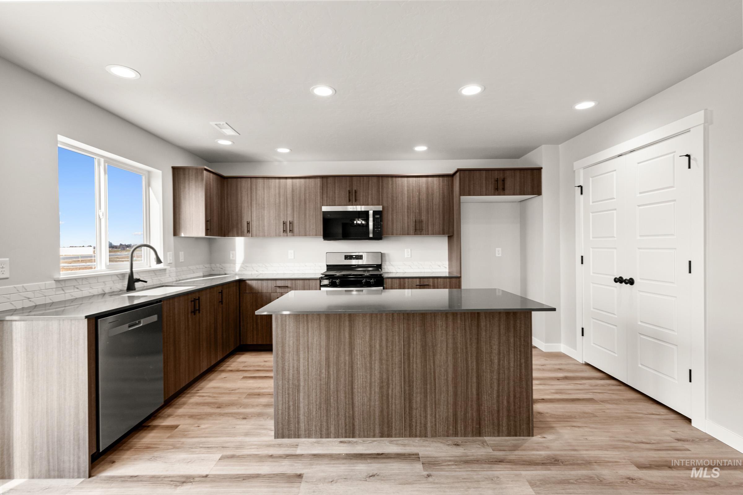 18447 N Sweet William Ave