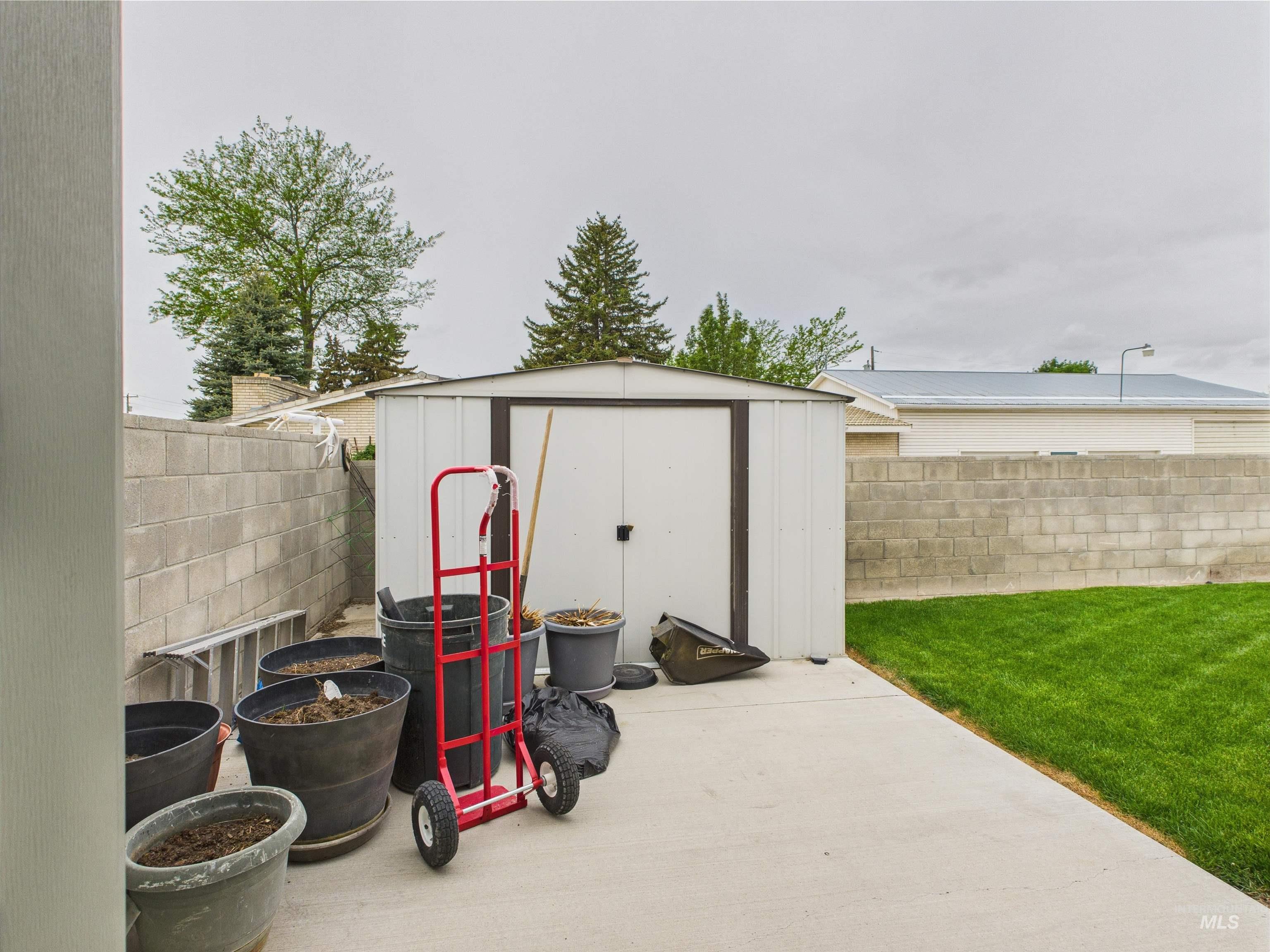 11 N 3rd West Street