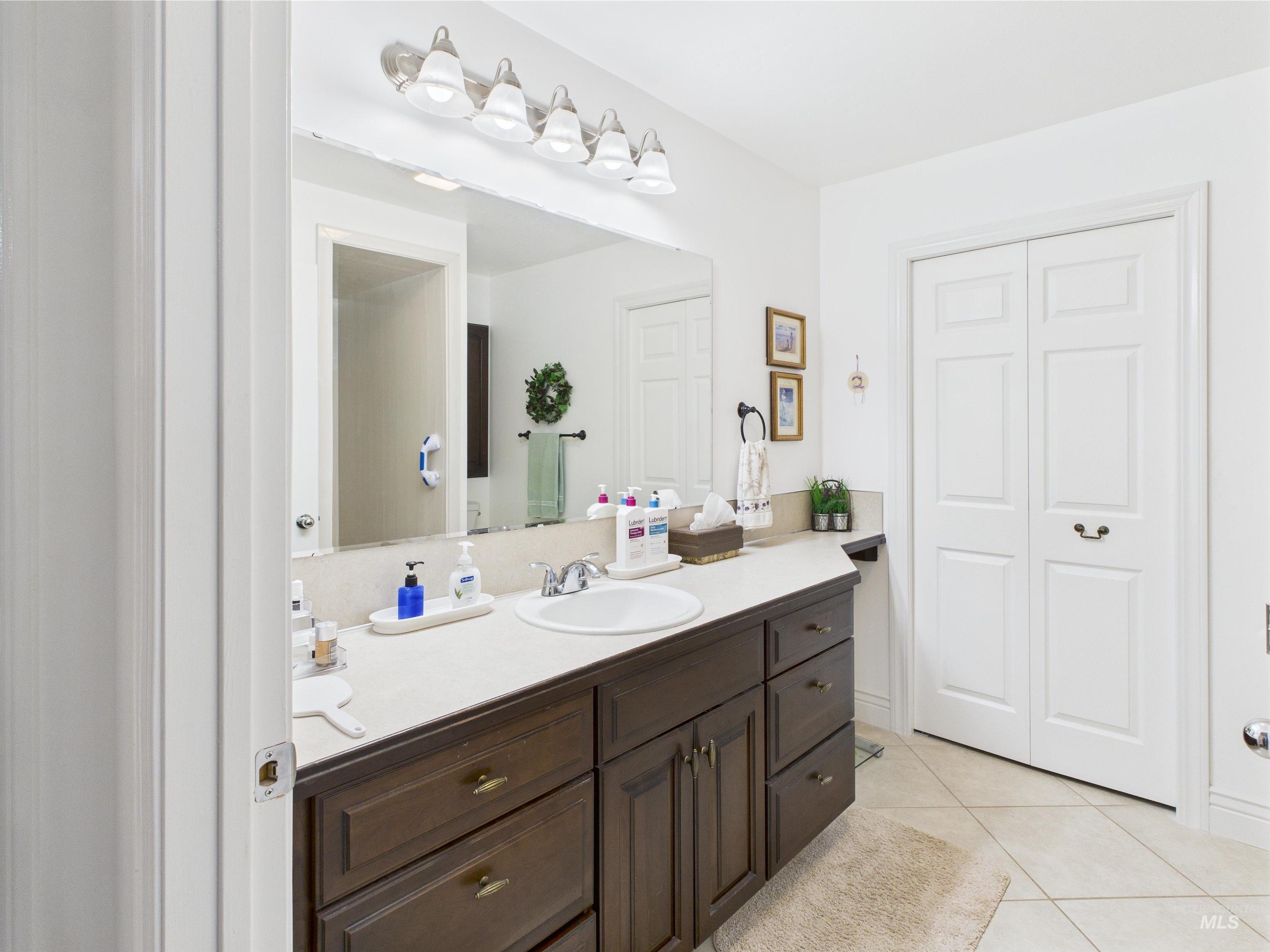 11 N 3rd West Street