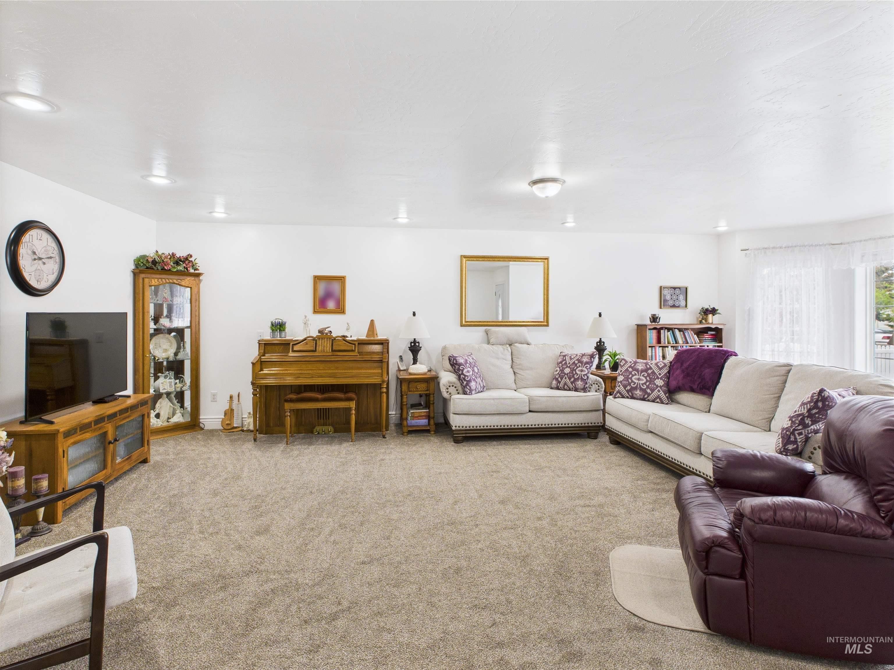 11 N 3rd West Street