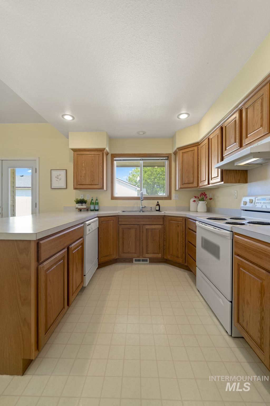 3114 Sunridge Dr