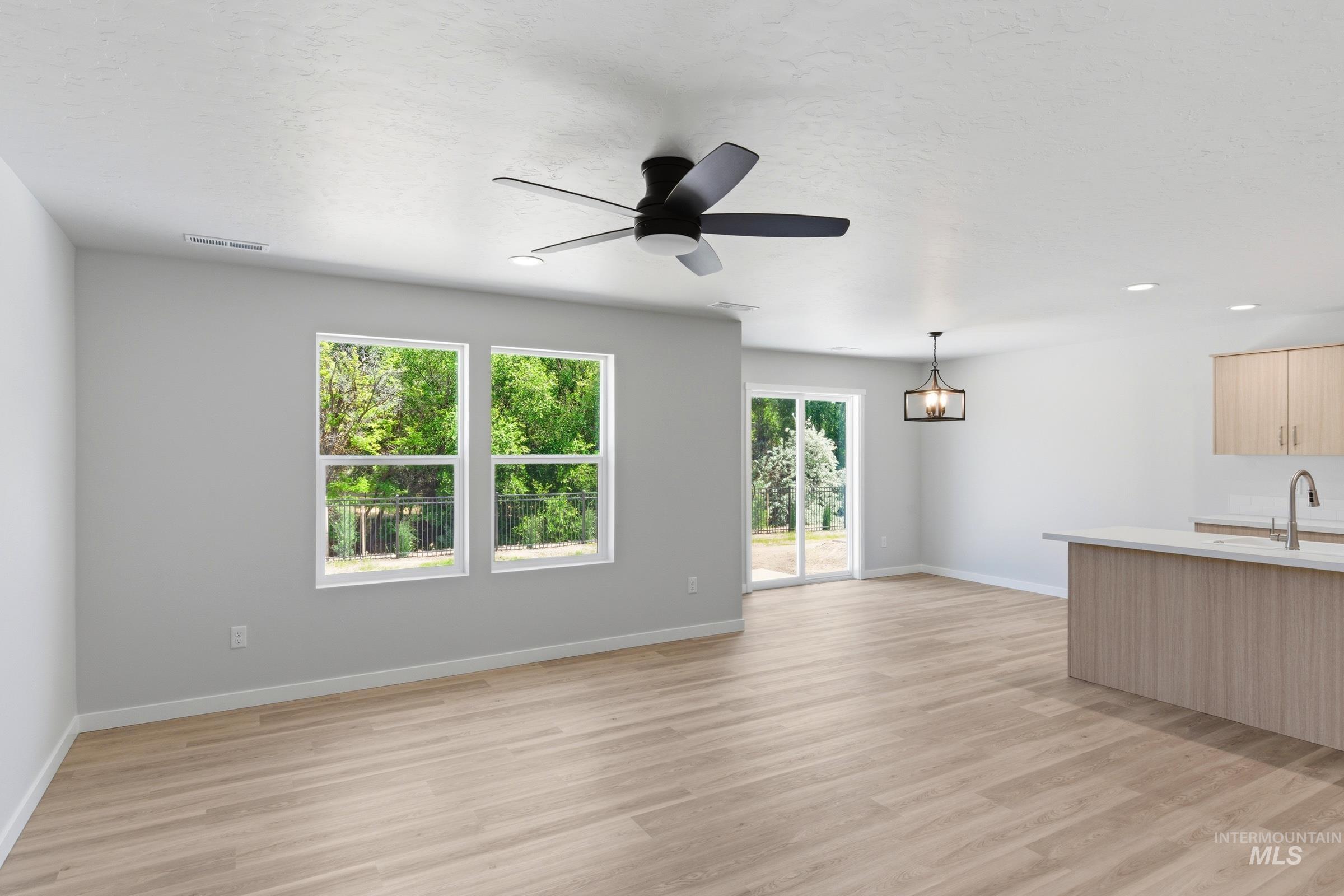 2382 W Fallon Lp