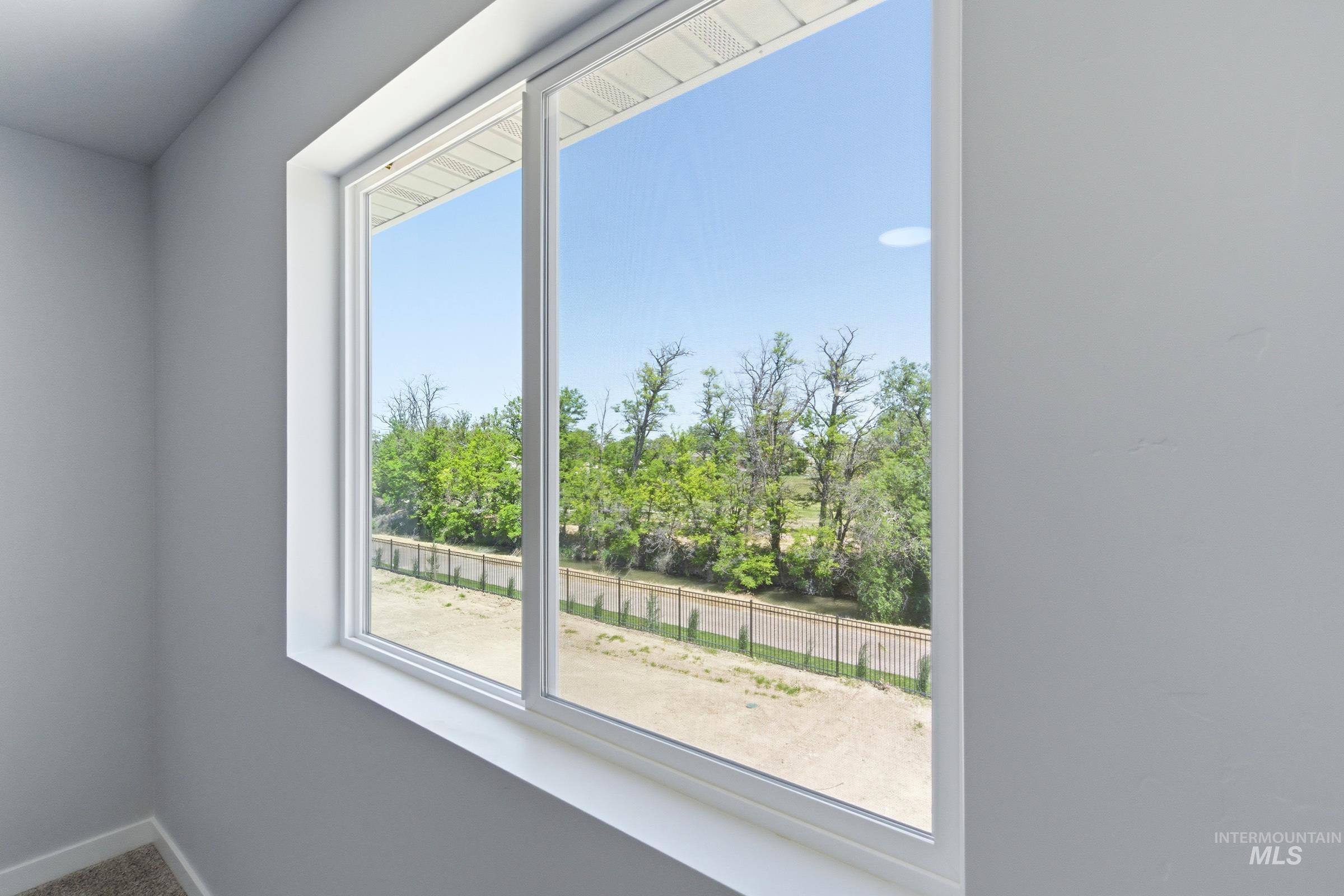 2382 W Fallon Lp