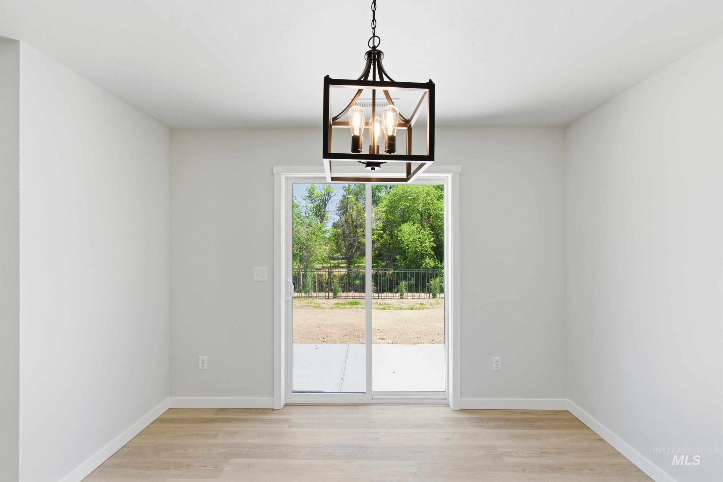 2382 W Fallon Lp