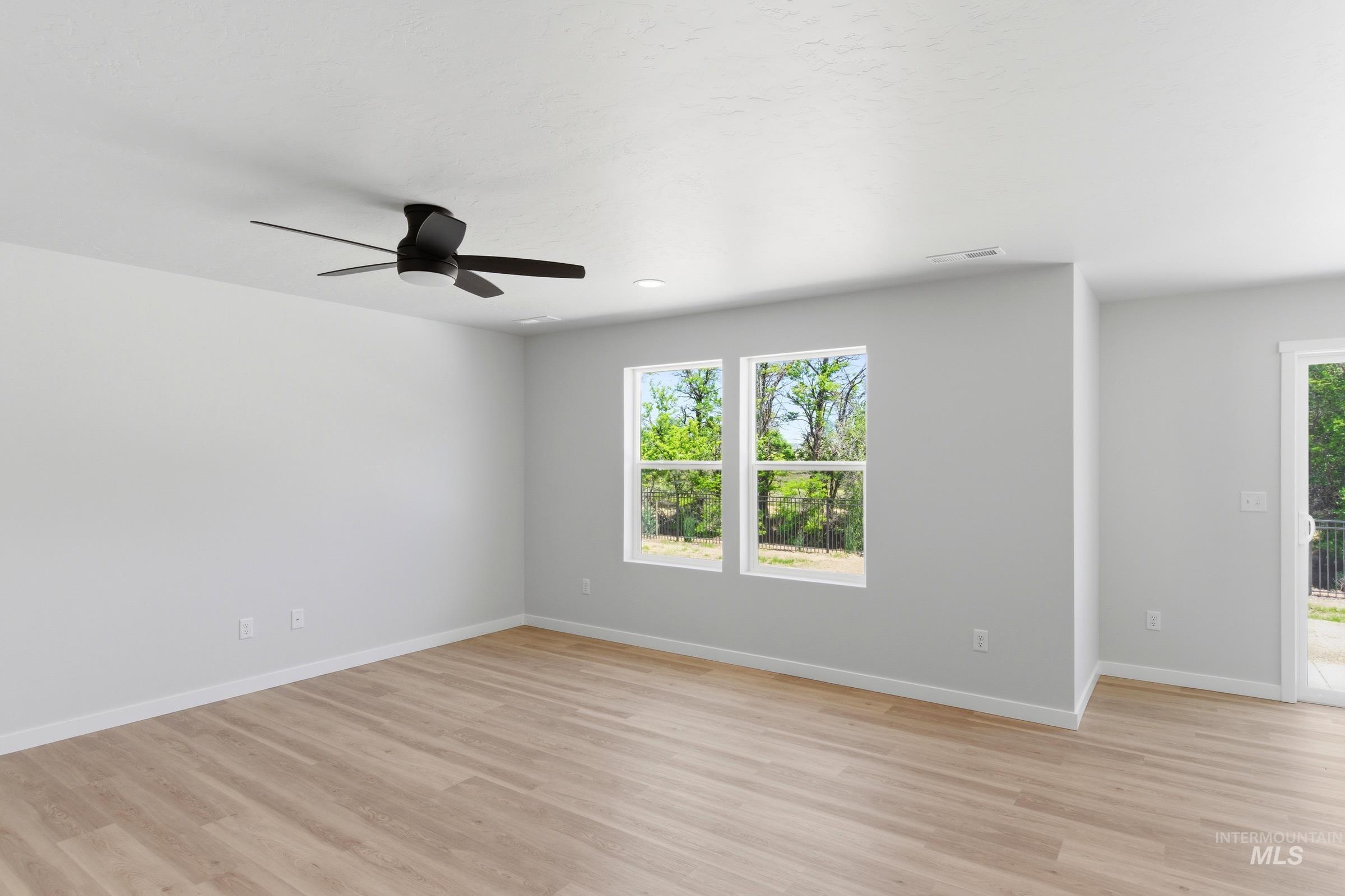 2382 W Fallon Lp