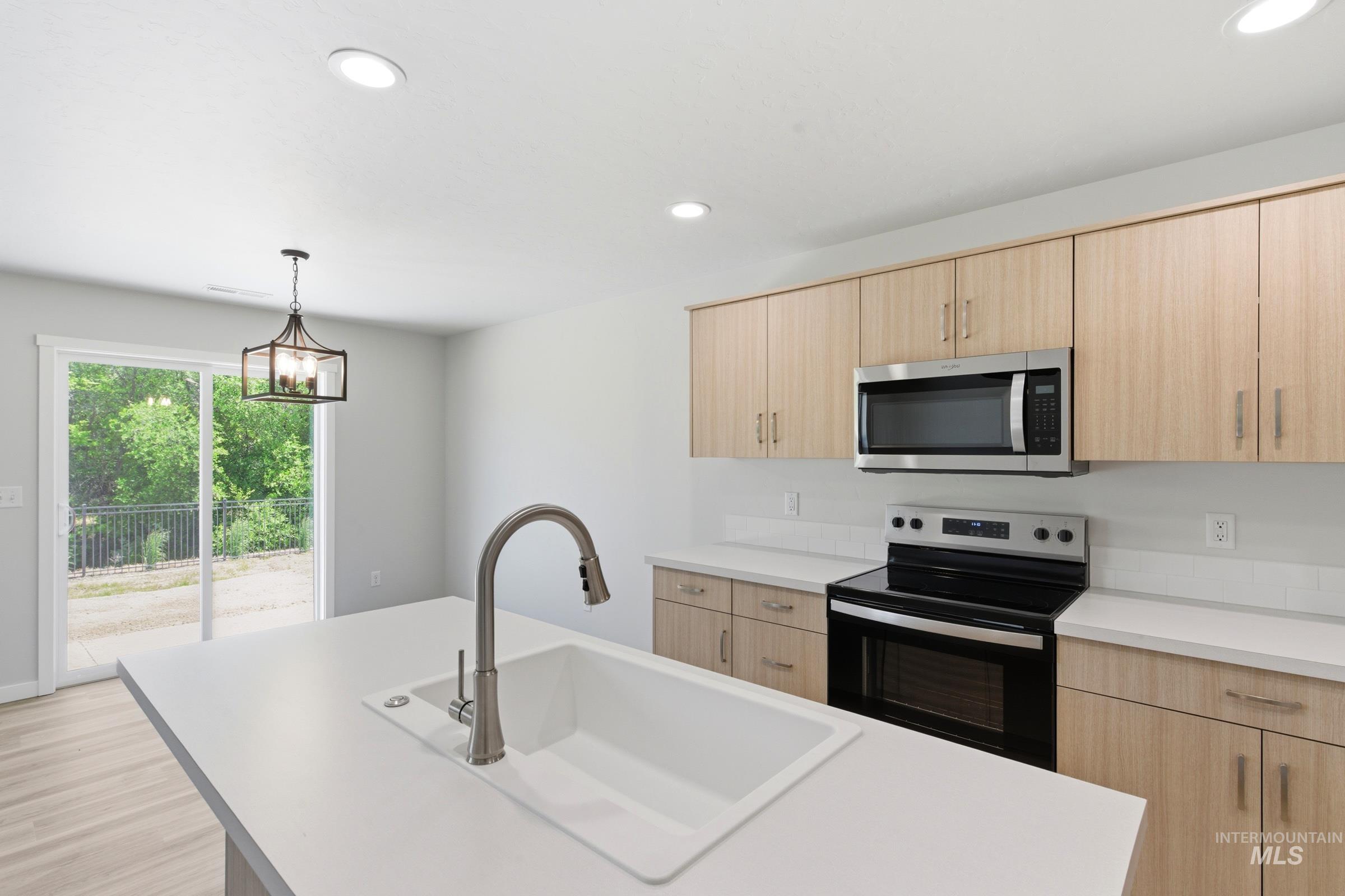 2382 W Fallon Lp