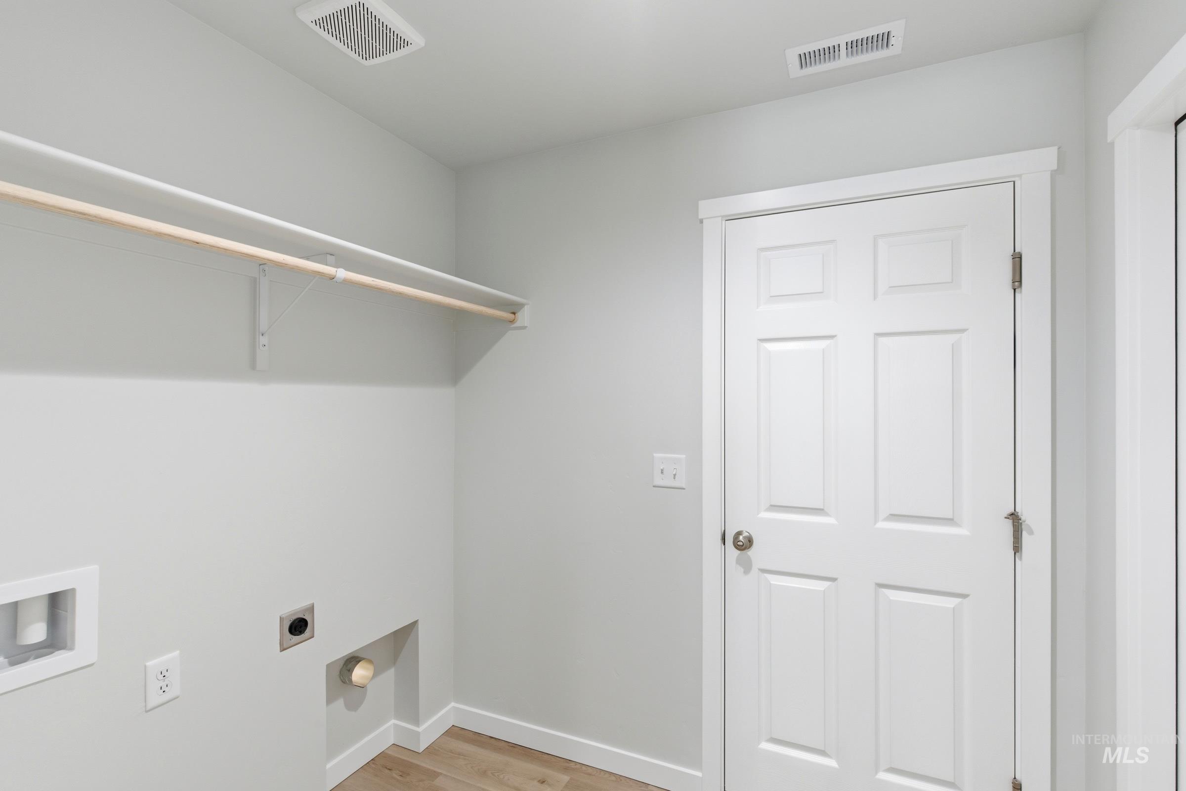 2382 W Fallon Lp