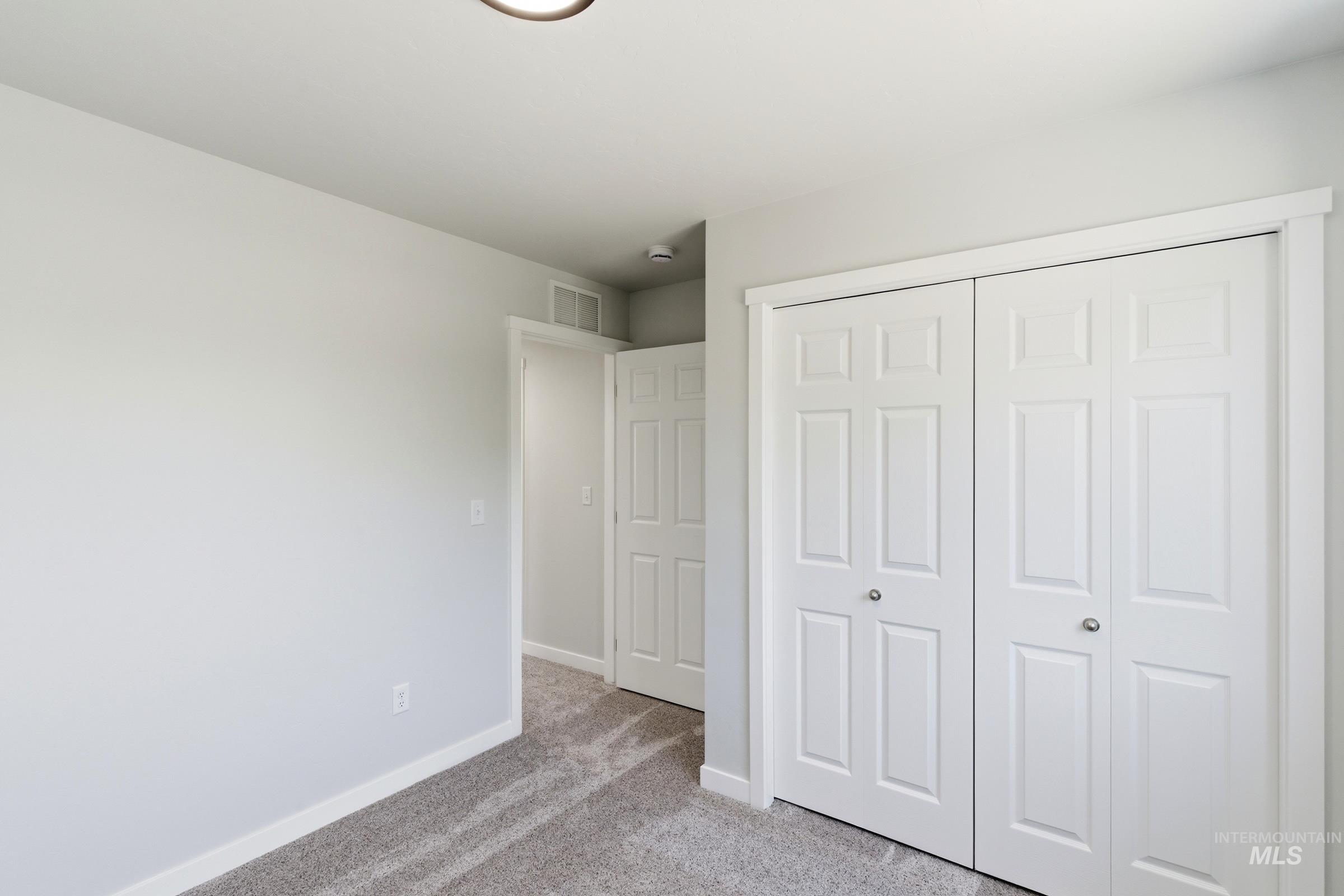 2382 W Fallon Lp