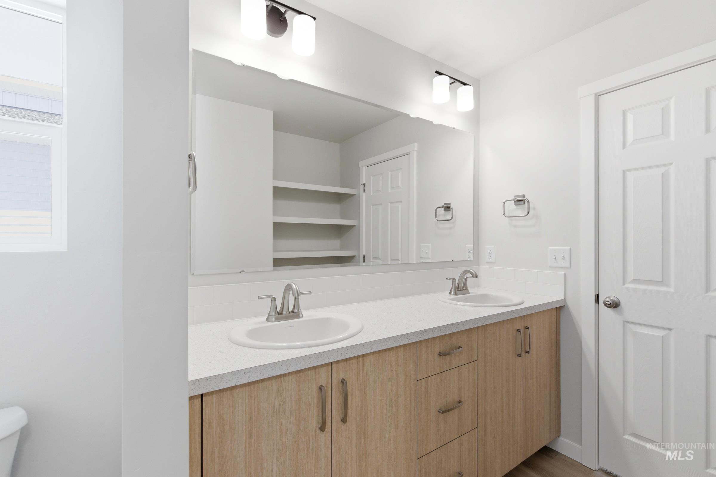 2382 W Fallon Lp