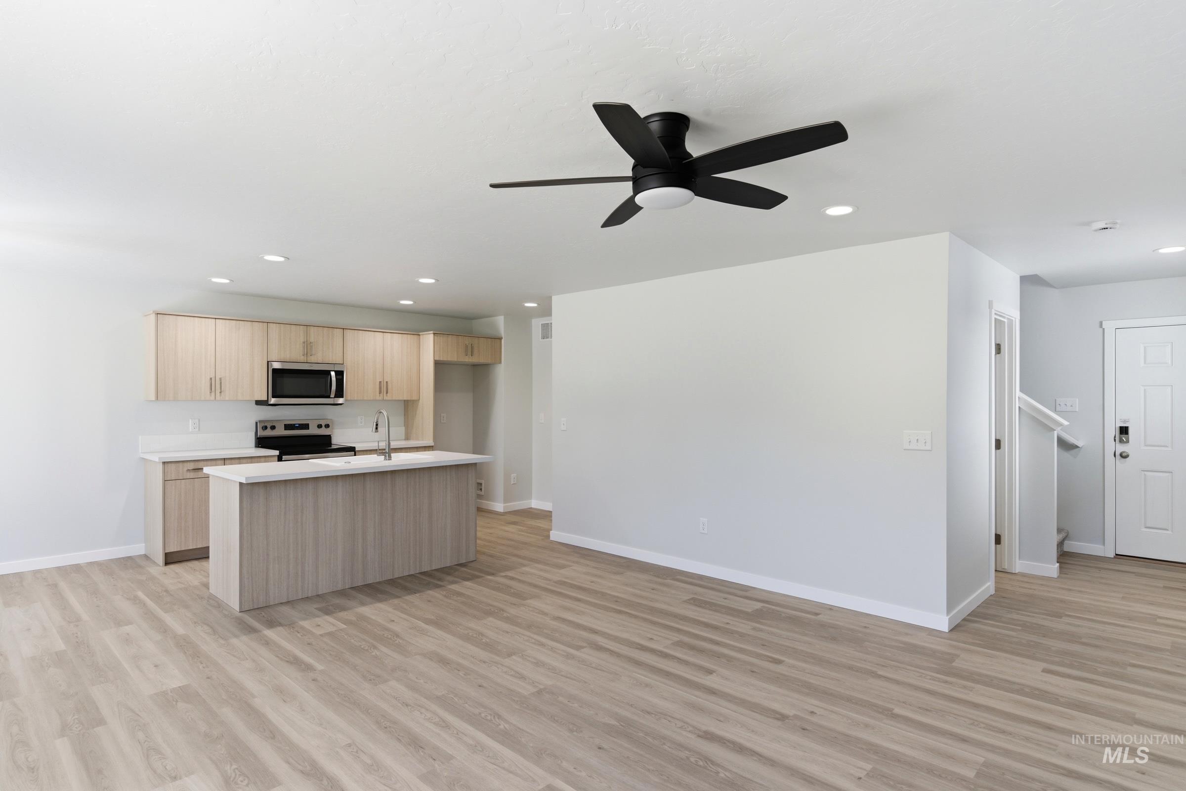 2382 W Fallon Lp