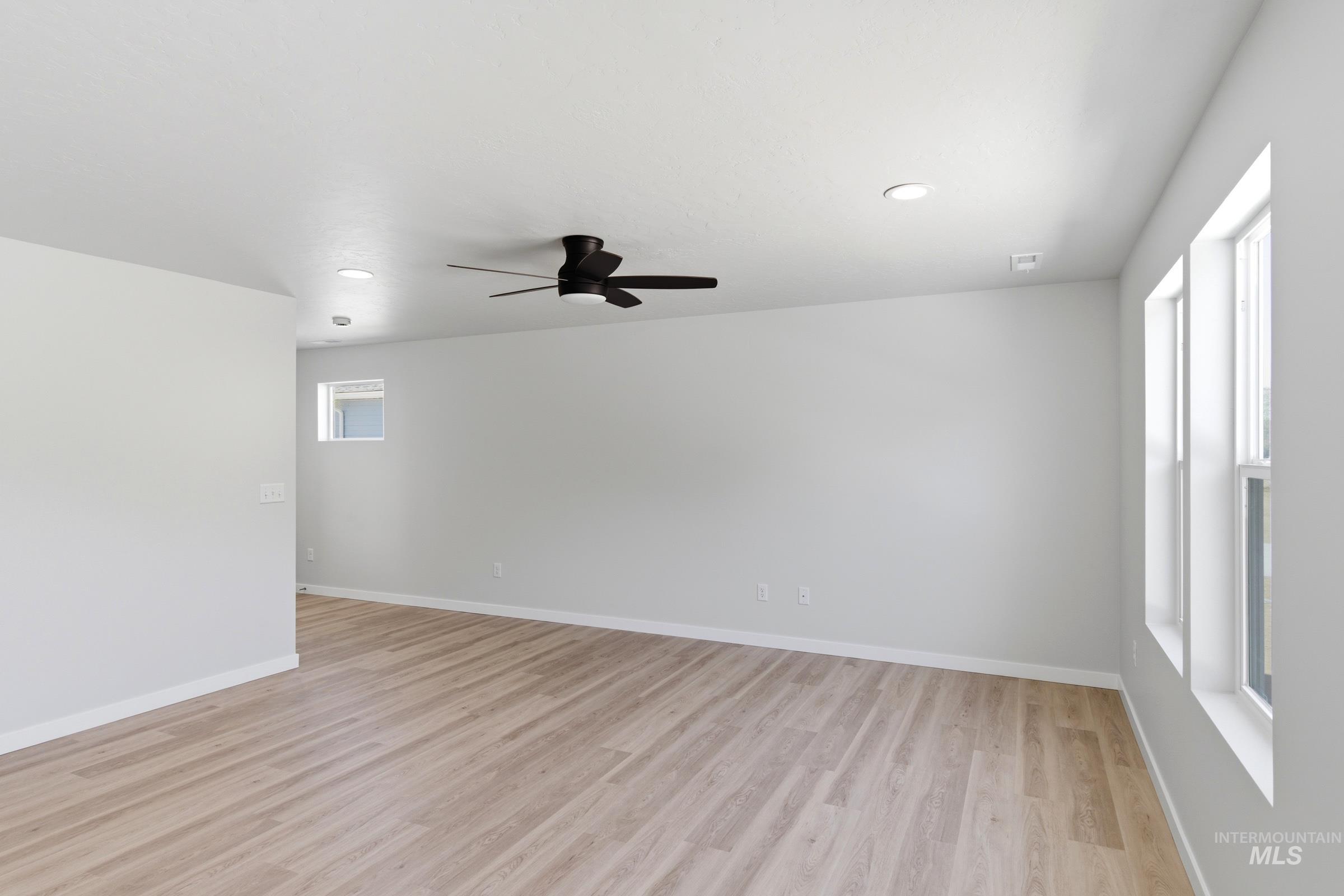 2382 W Fallon Lp