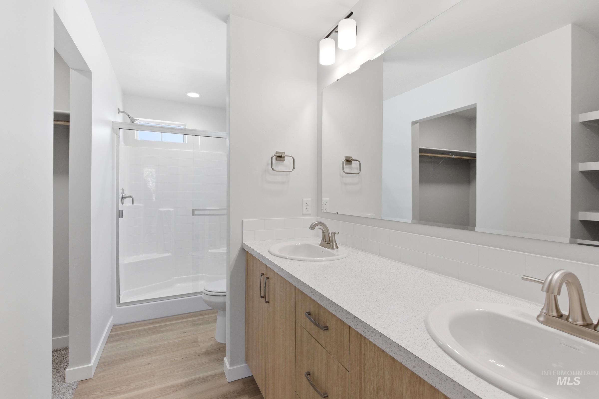 2382 W Fallon Lp