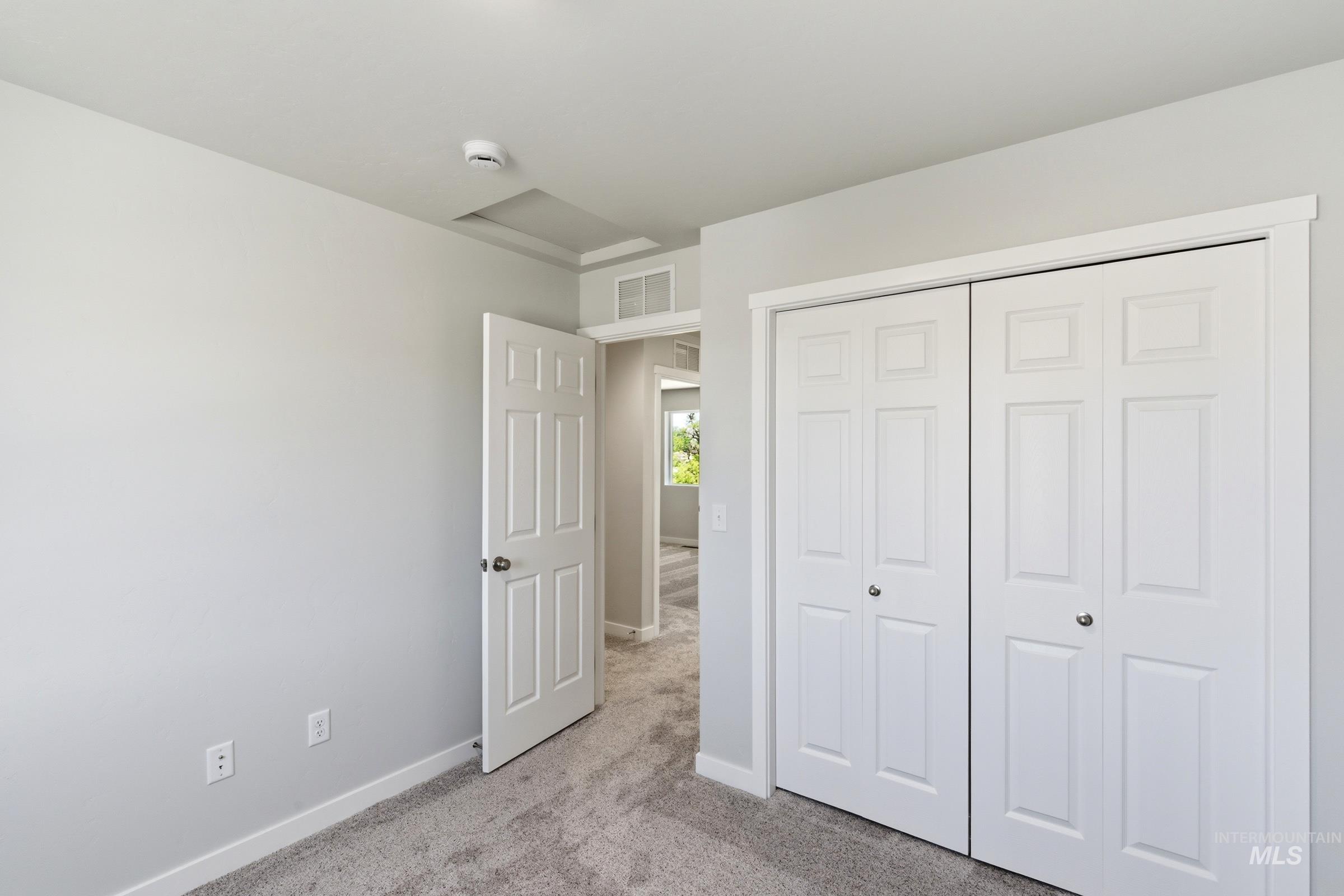 2382 W Fallon Lp