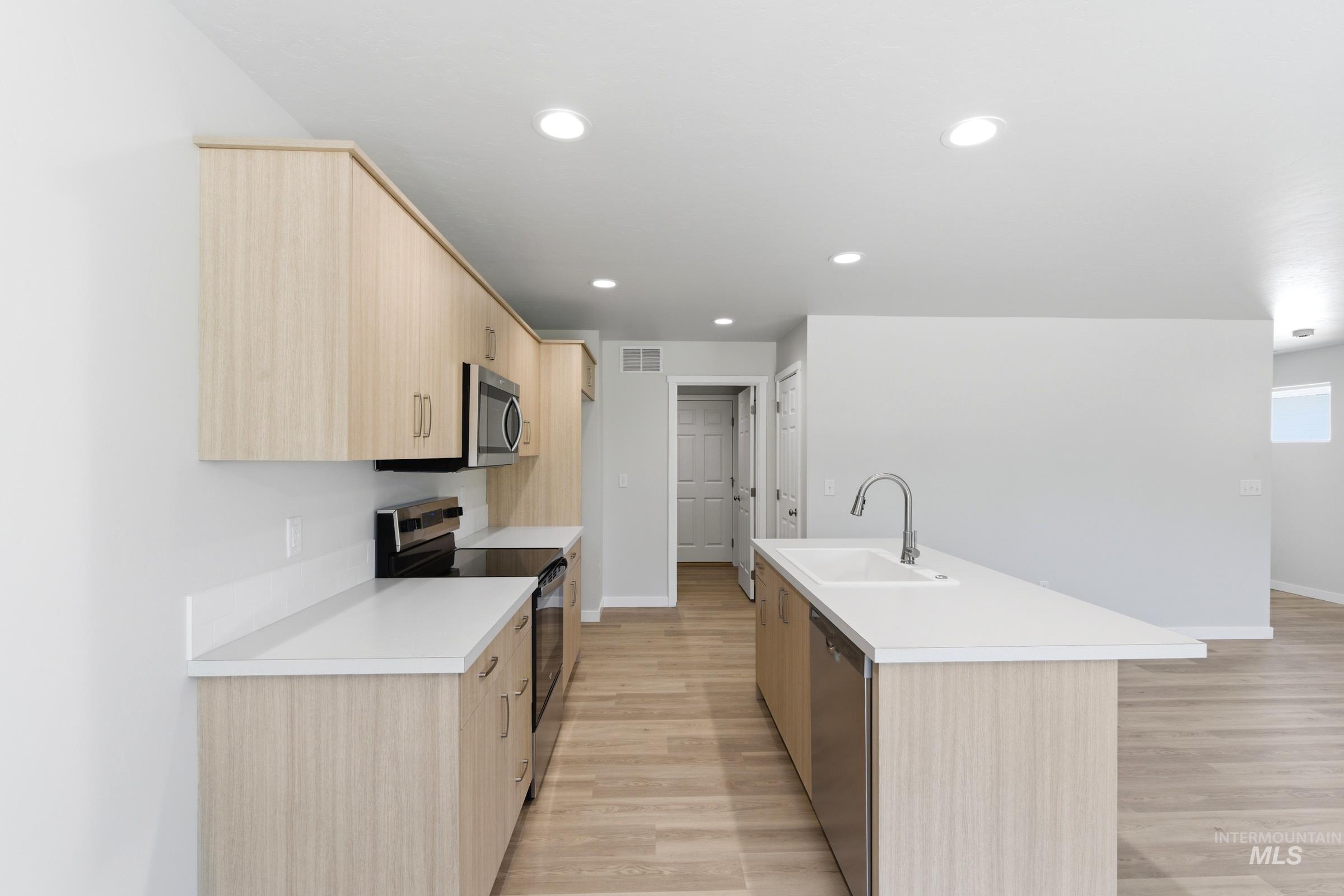 2382 W Fallon Lp