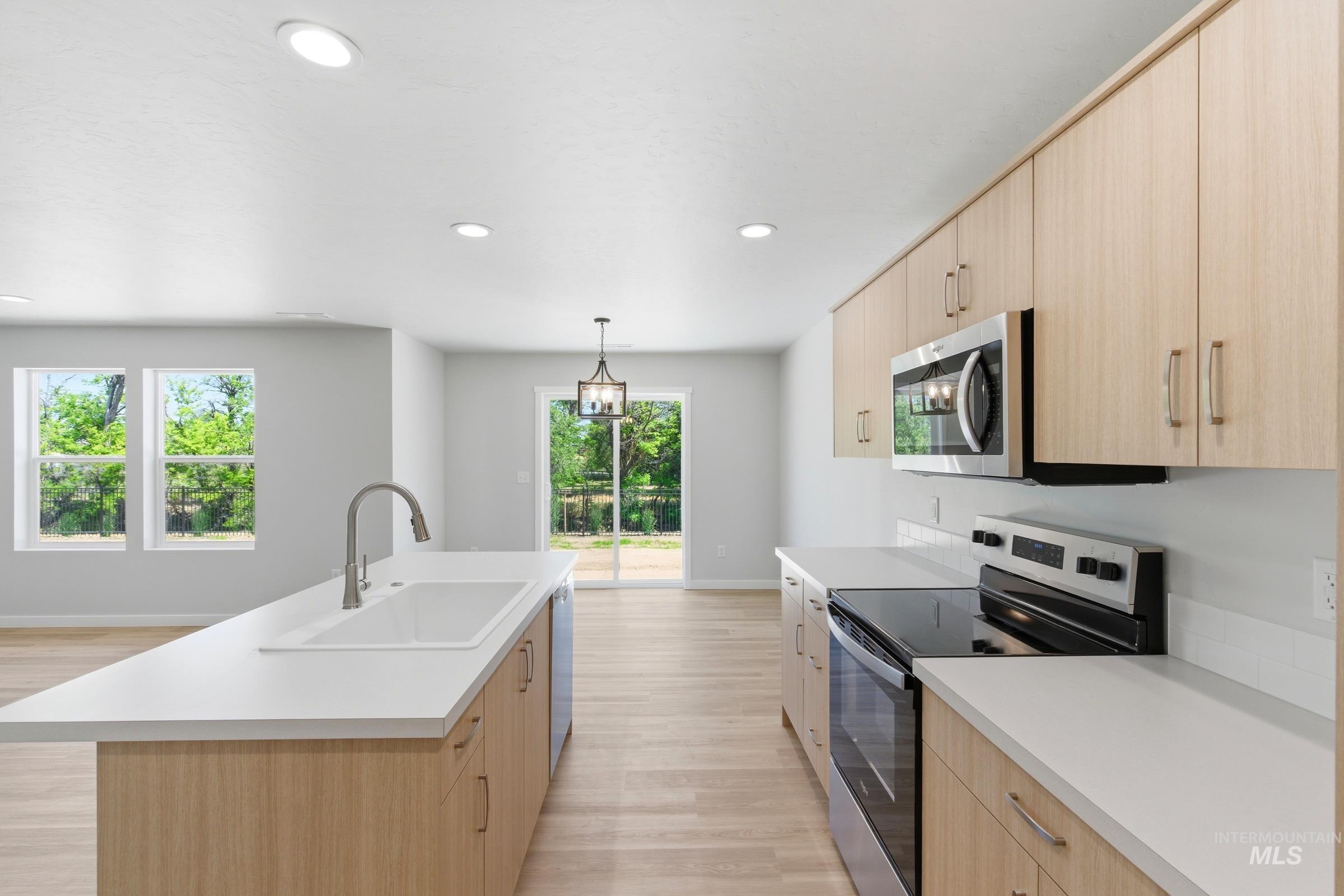 2382 W Fallon Lp