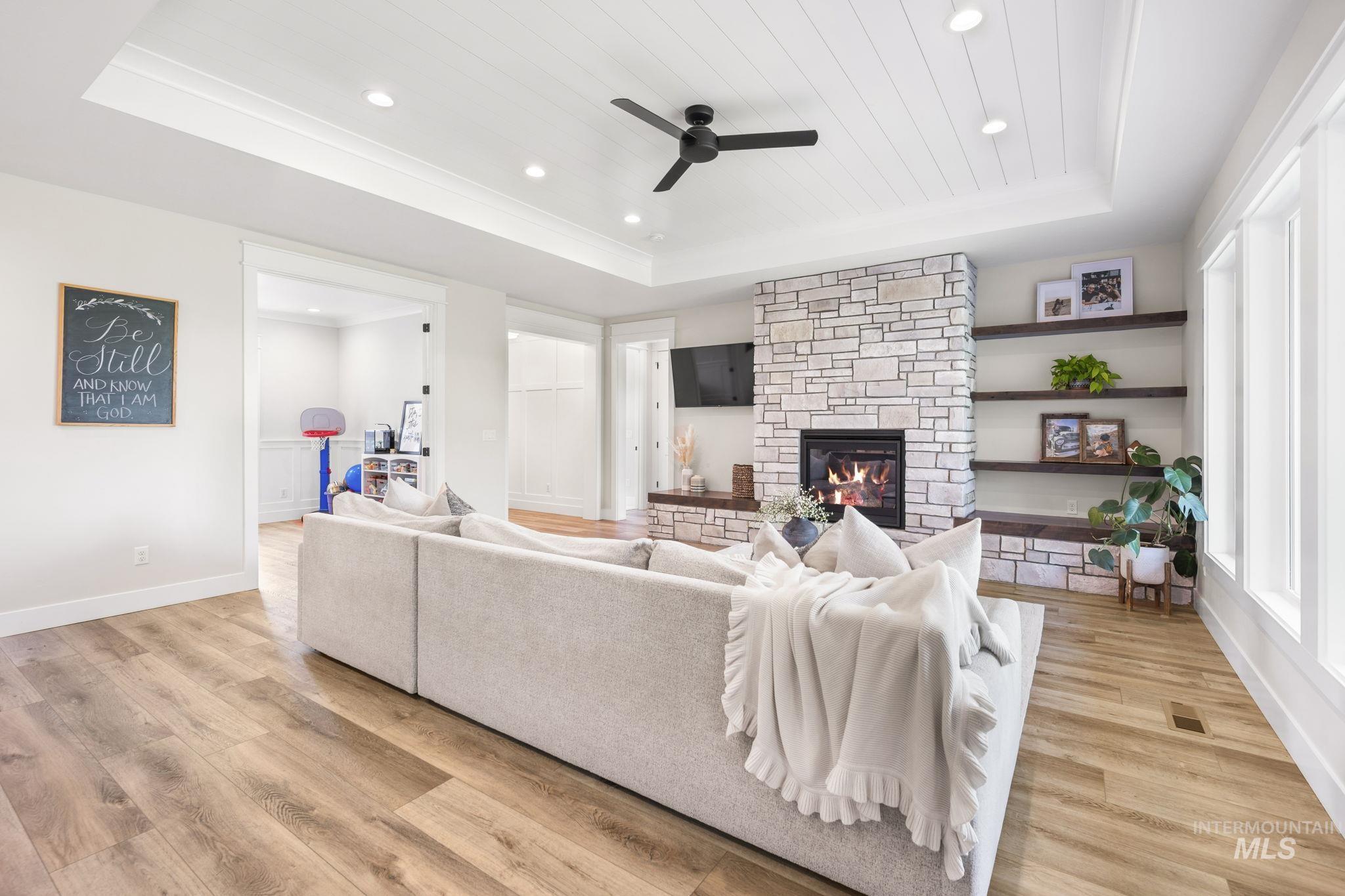 6360 Chateau Ct