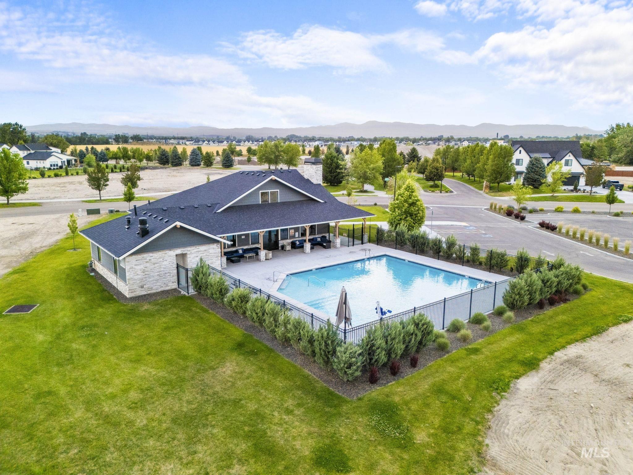 6360 Chateau Ct