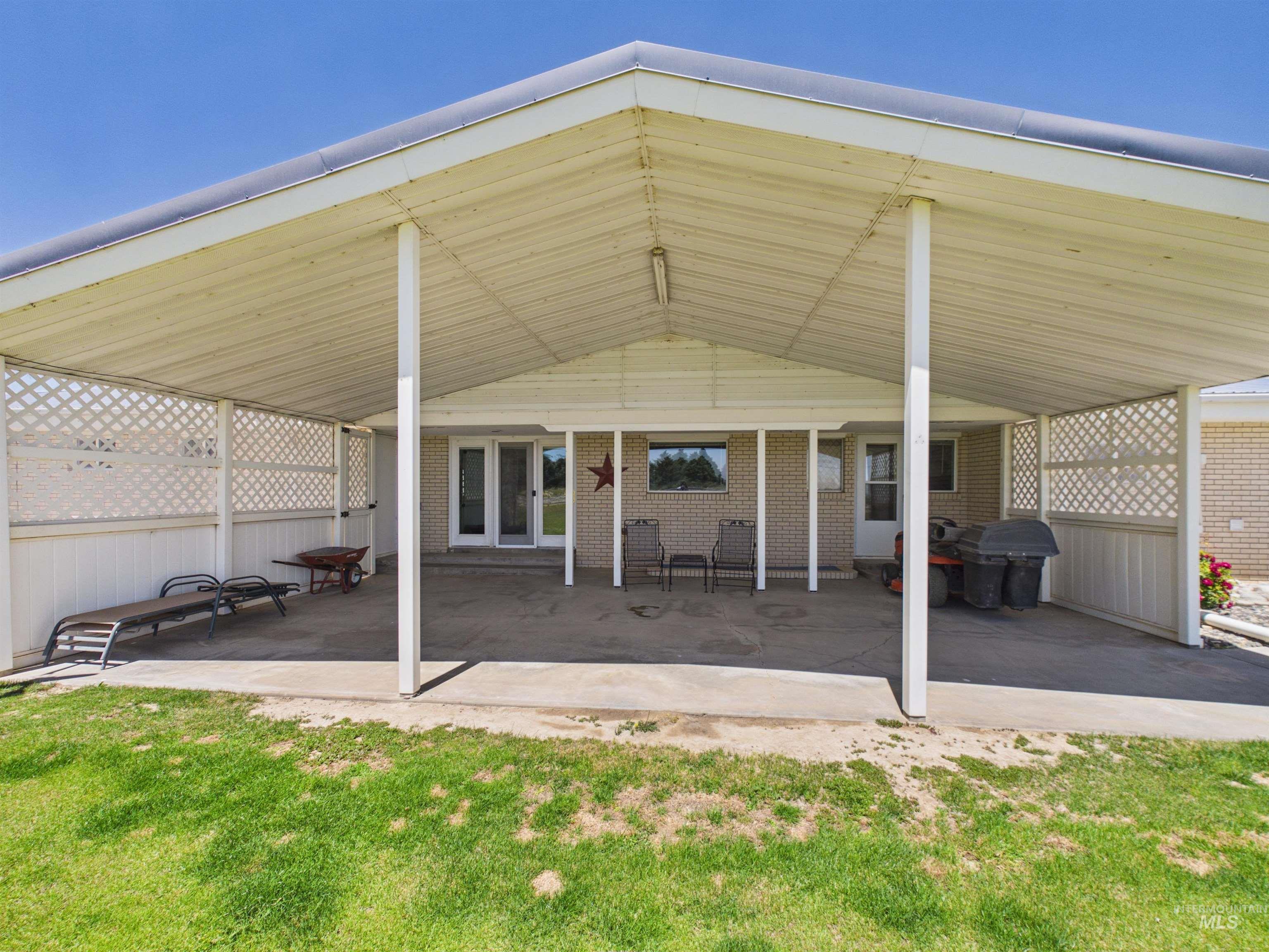 253 N 700 West