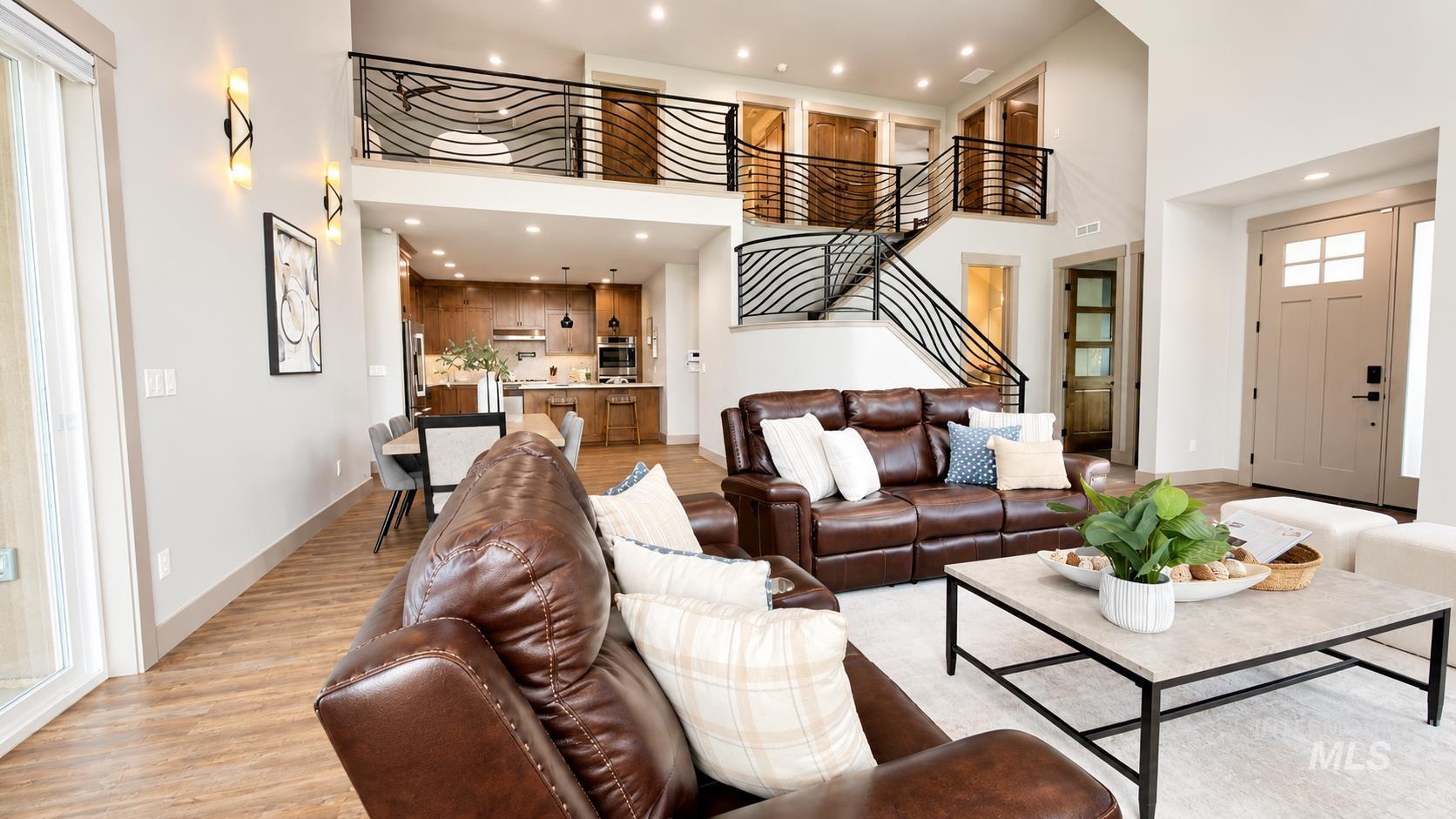 3859 E Vadonia Ln