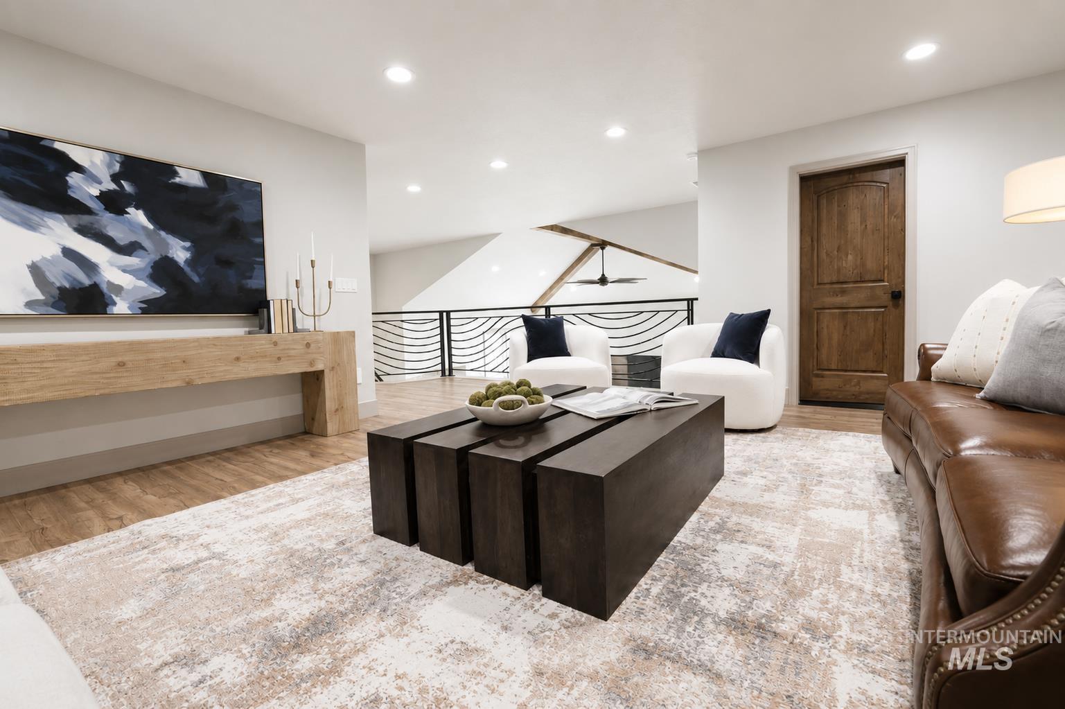 3859 E Vadonia Ln