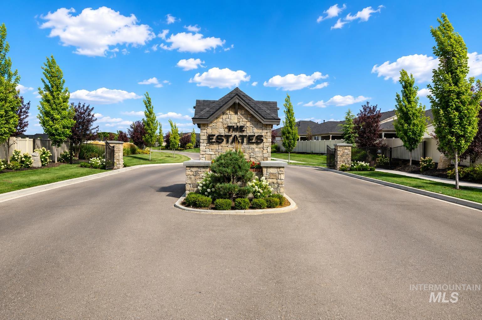 3859 E Vadonia Ln