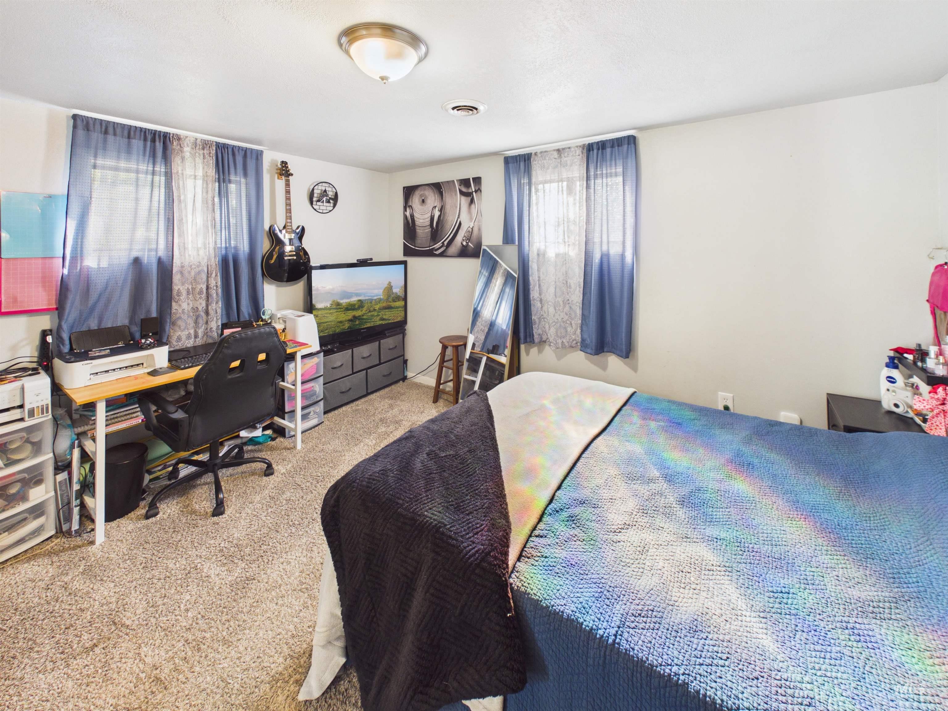 310 E Atherton