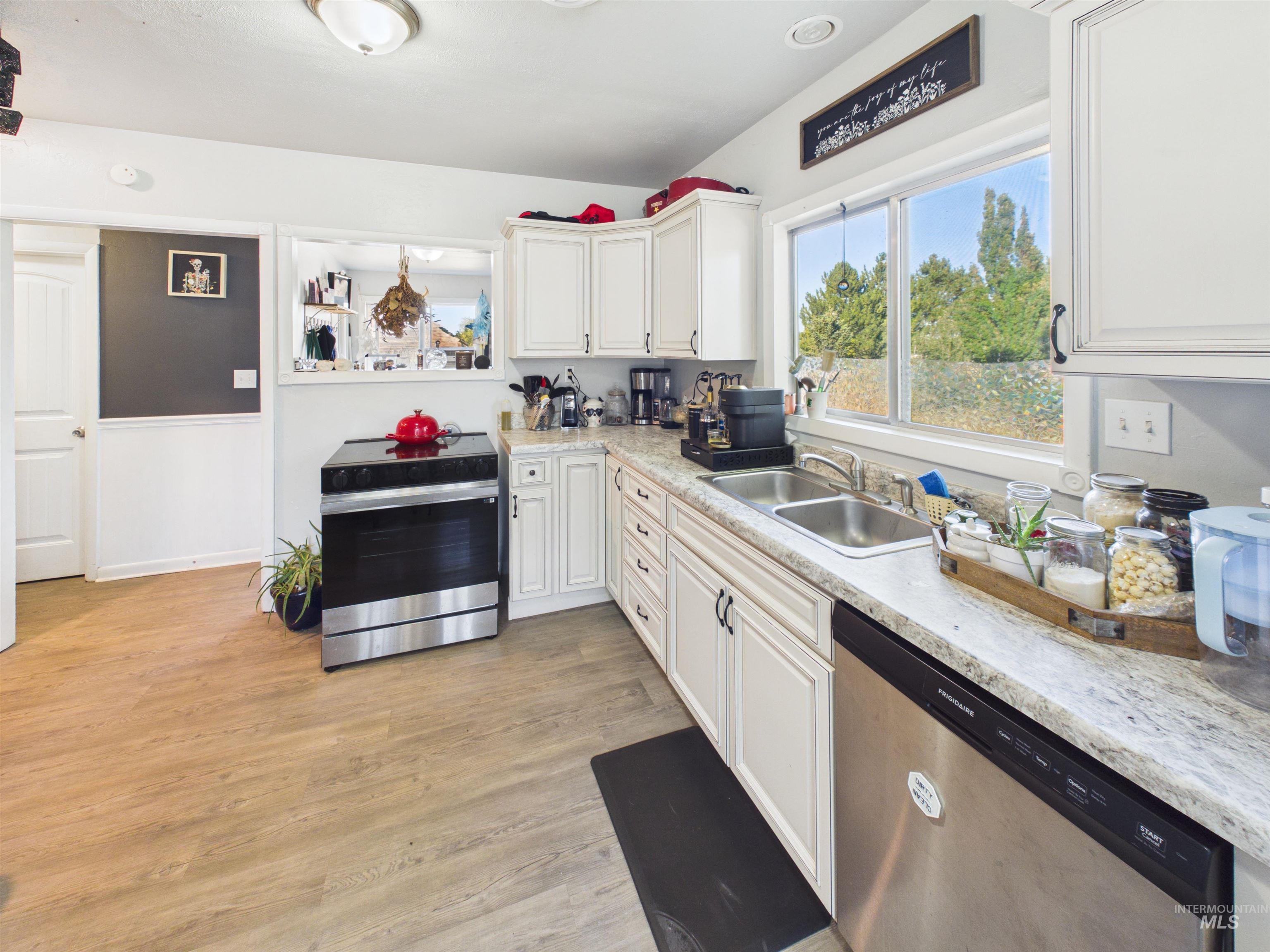 310 E Atherton
