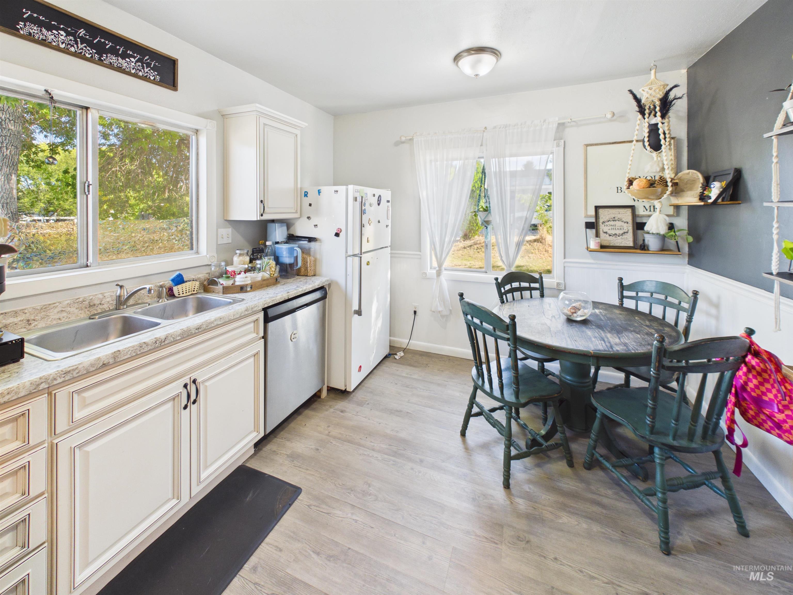 310 E Atherton