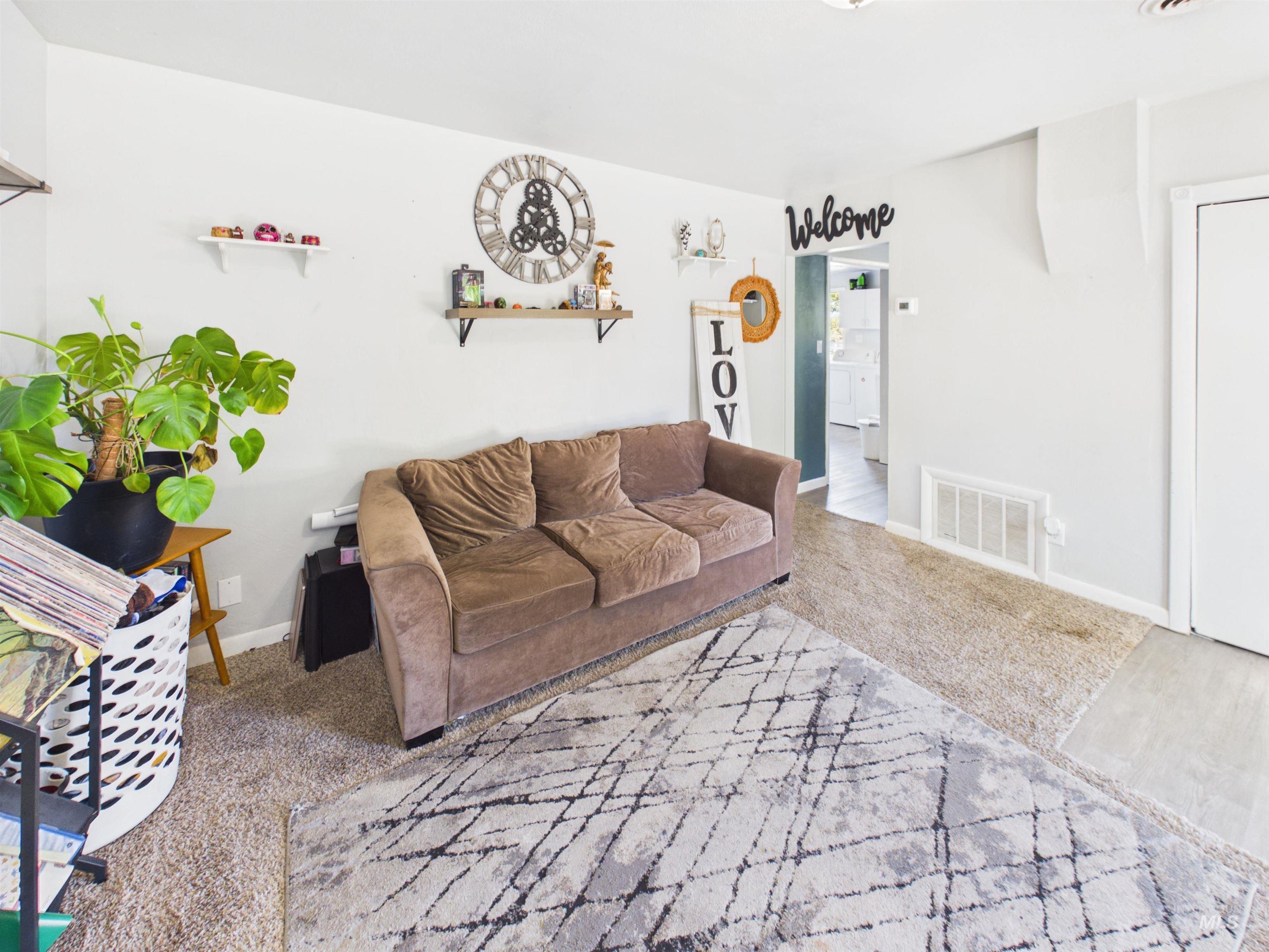 310 E Atherton
